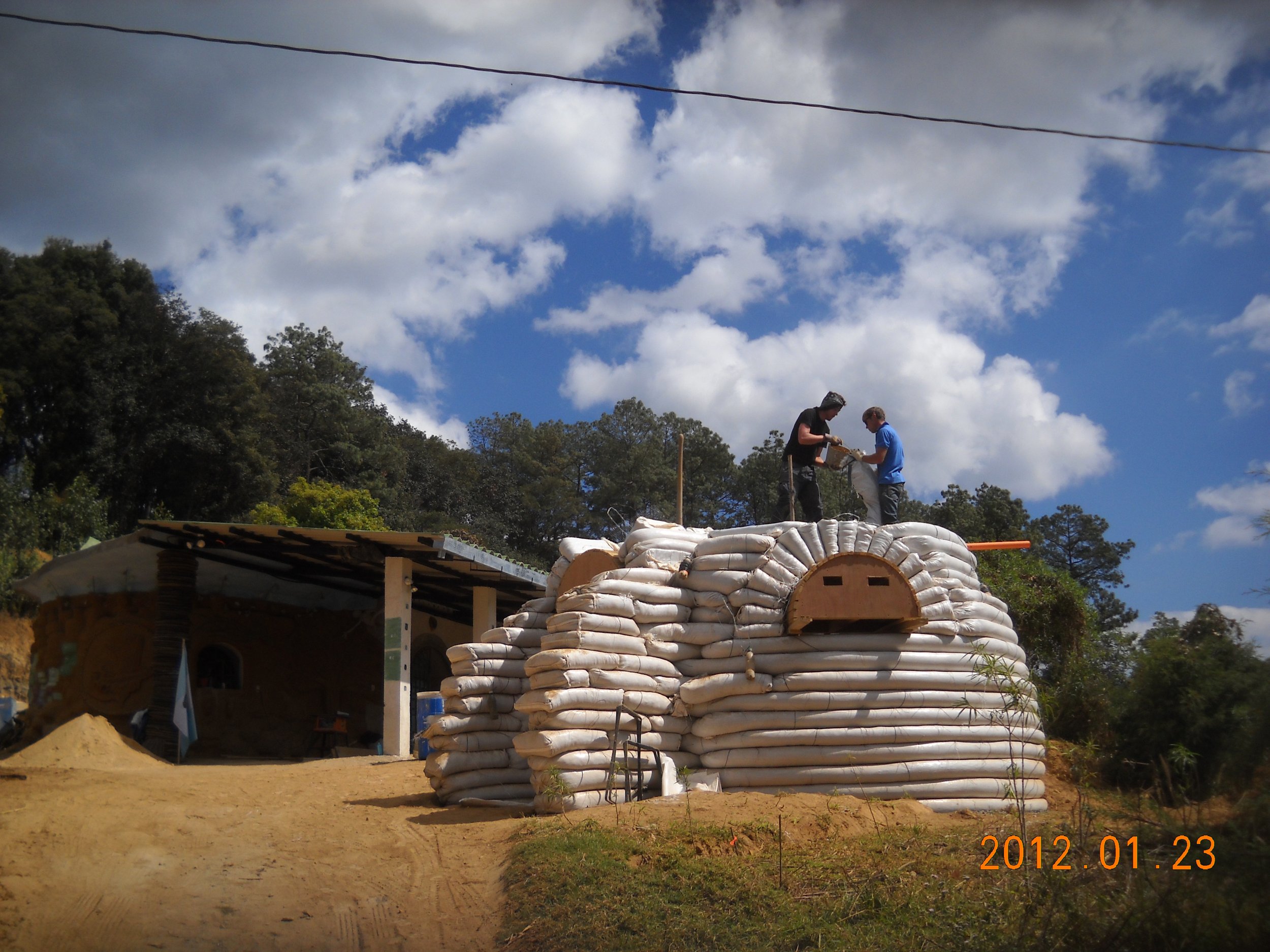 earth bag dome 6.jpg
