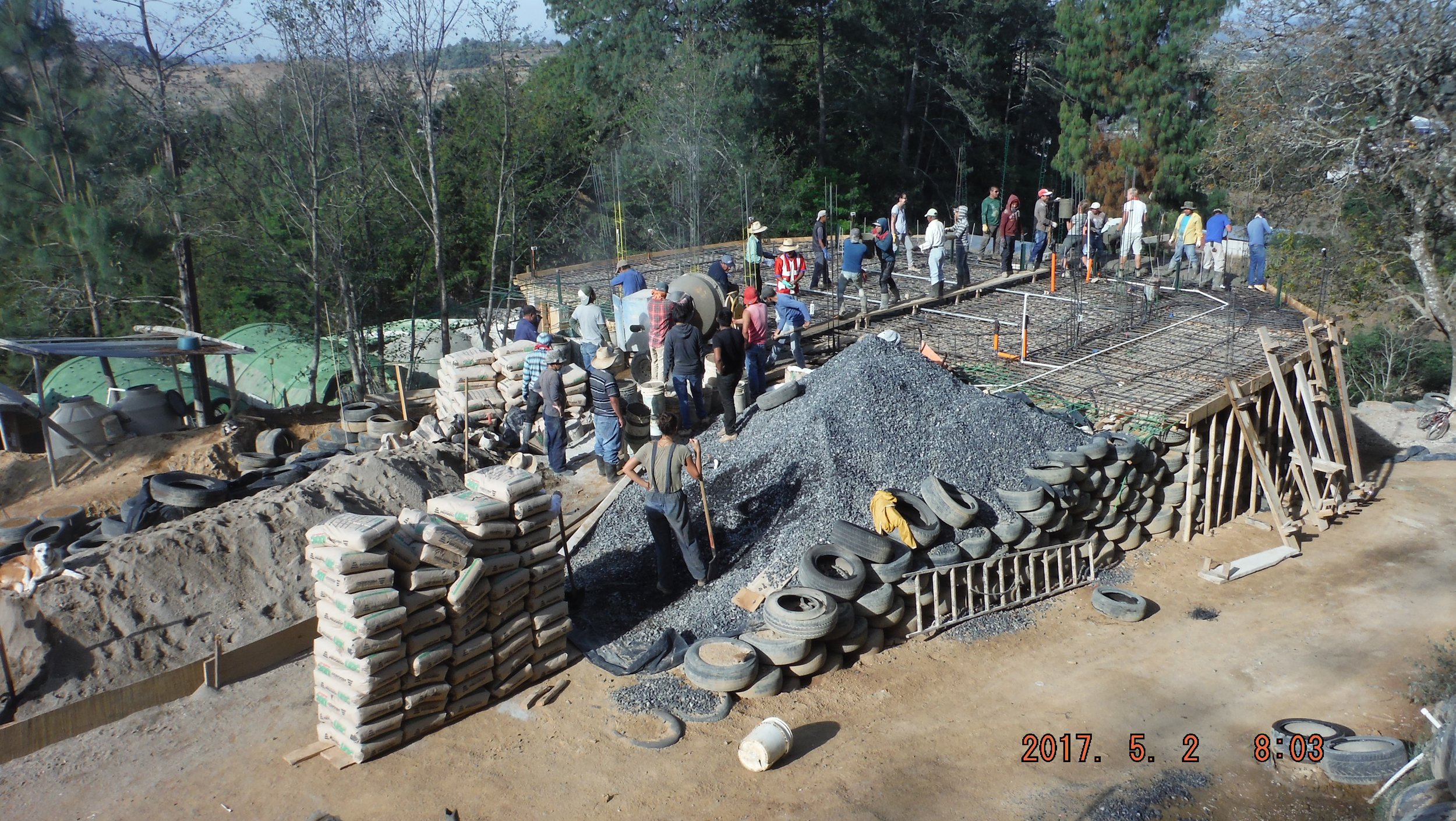 DSC_1668a Bucket Line (Cola de Cubetas).JPG