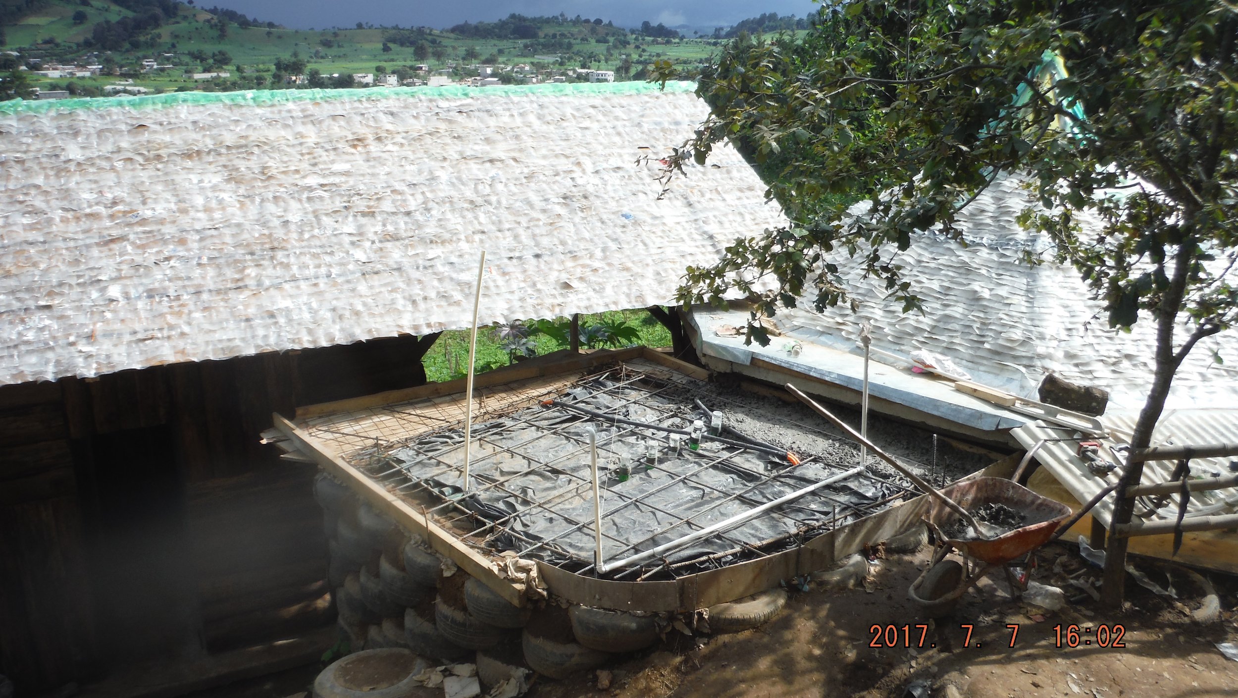 Copy of 85ppppp Pouring the roof.JPG