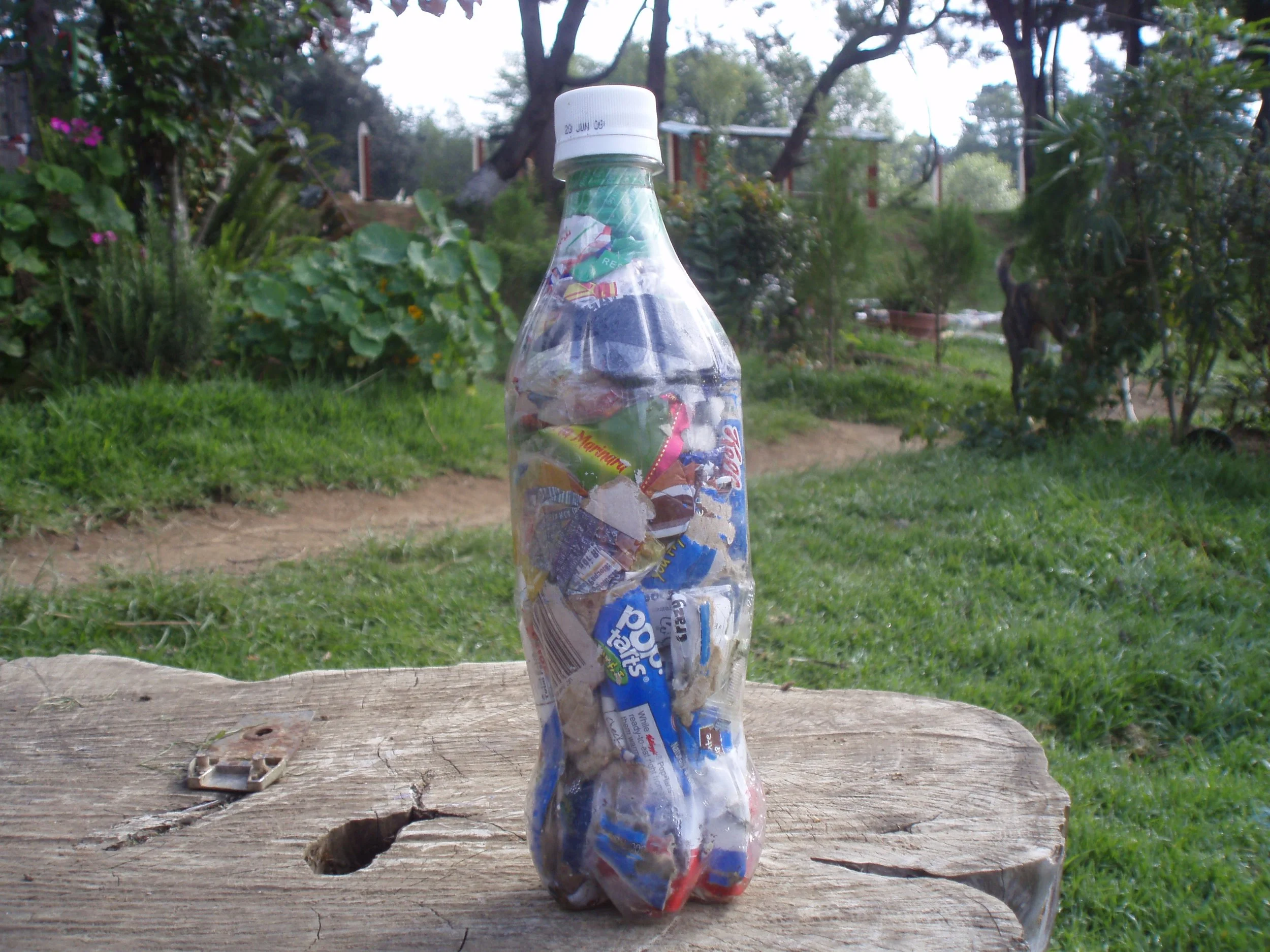Ecobrick, Trash bottle, Ecoladrillo
