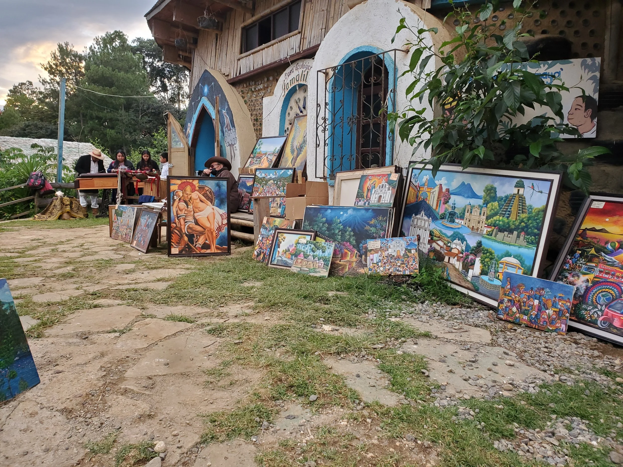 Peren Galley Display and Live Music