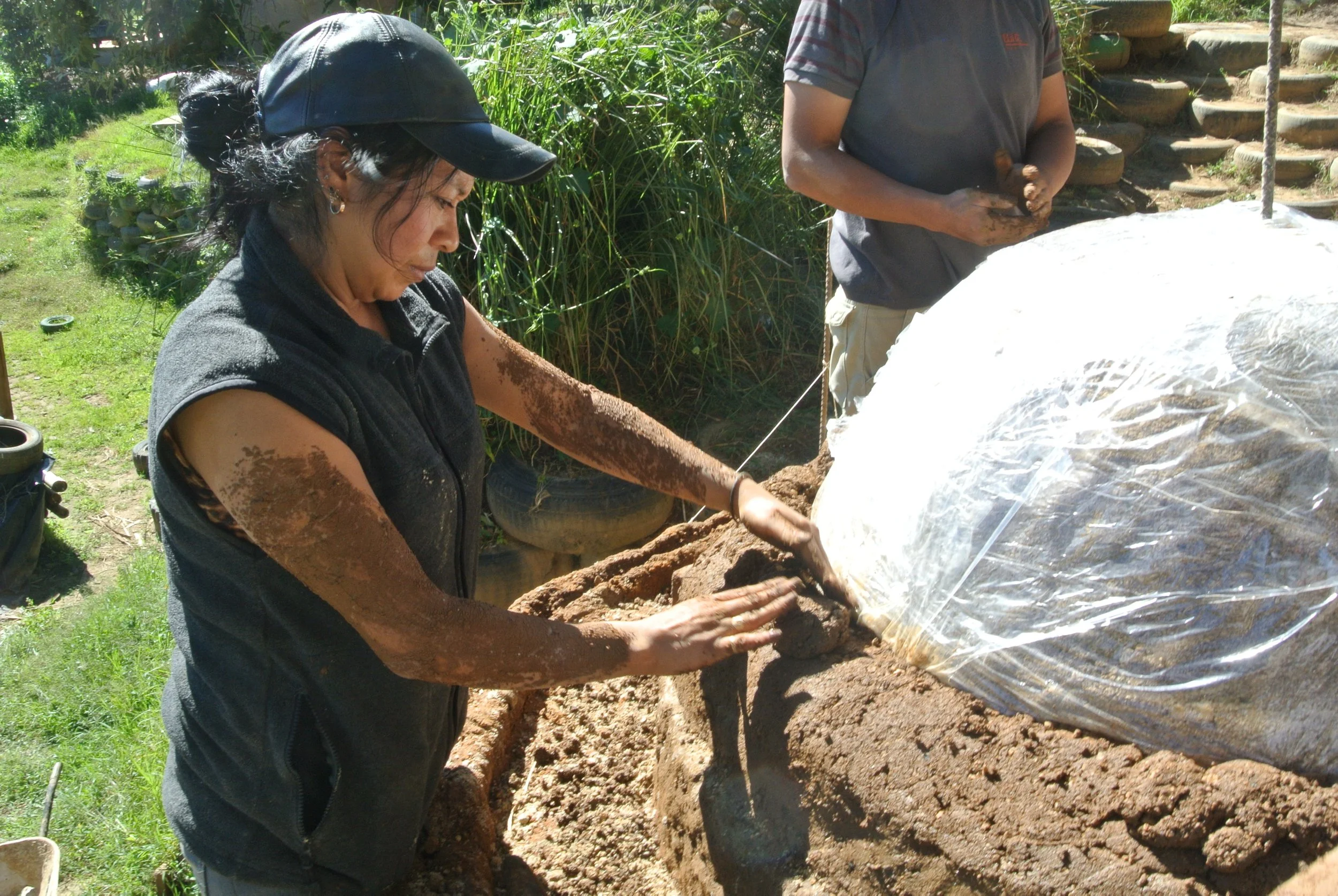 building cob oven 9.JPG