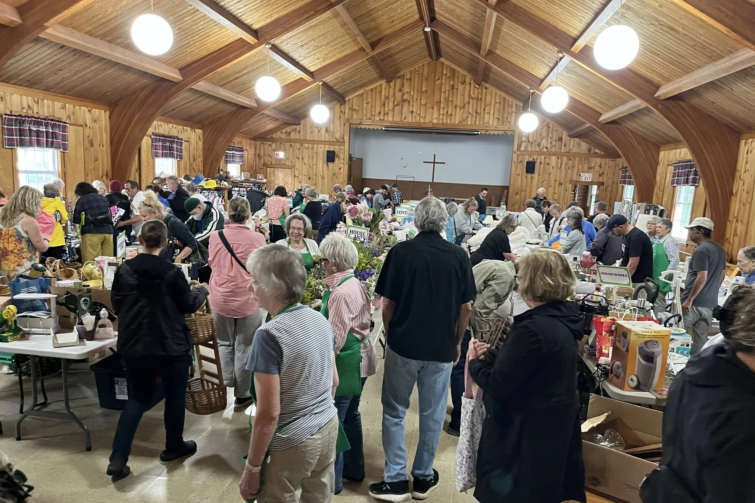 2025+yard+sale+crowds.jpg