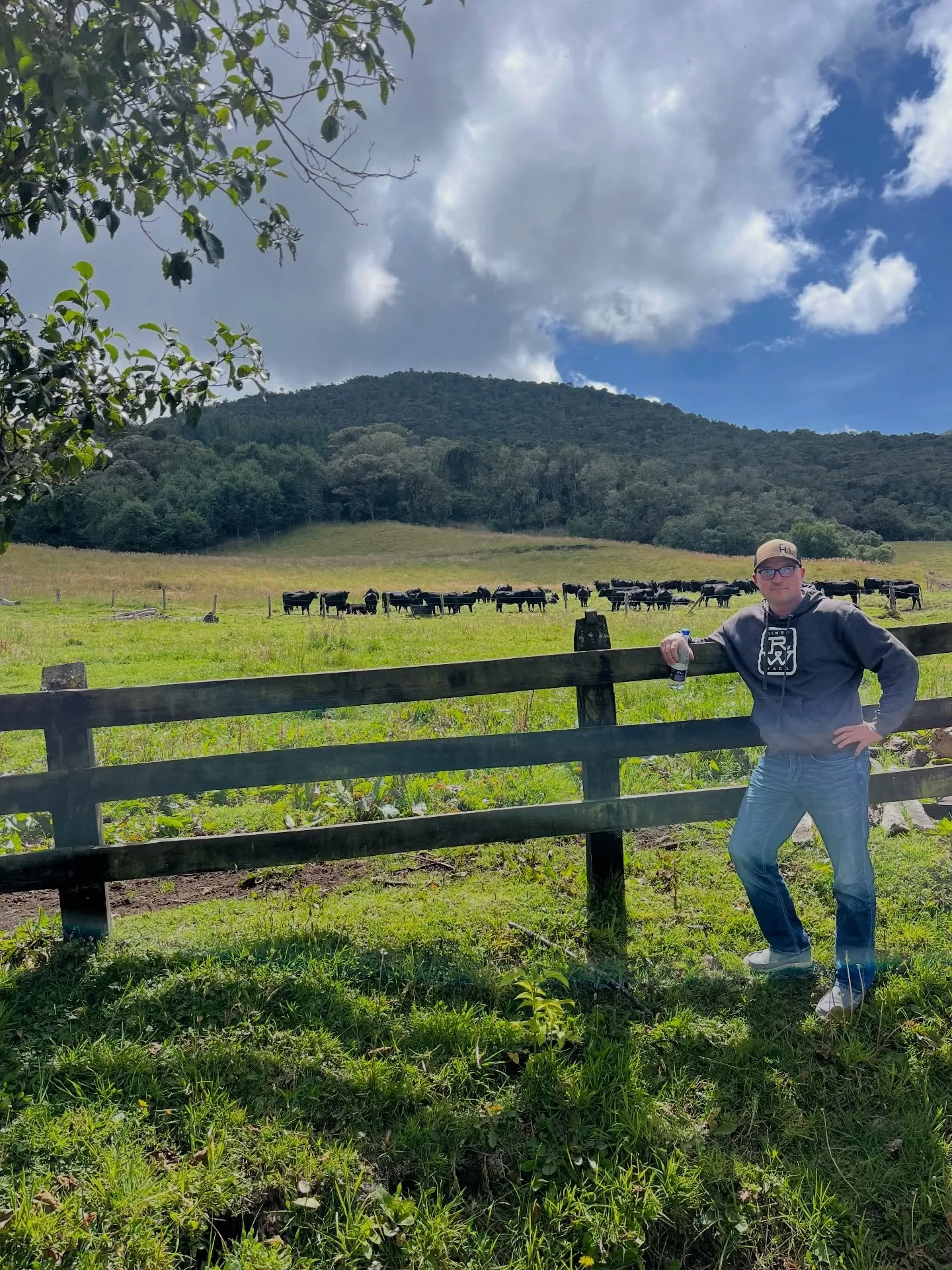 On-Field Thoughts: Birds, Brahmas, and Angus: A Manitoba Beef Guy&rsquo;s Colombian Trip Trifecta

MFGA&rsquo;s Arron Nerbas recently travelled to Colombia to attend the Colombia Bird Fair, tour regenerative ag operations, and explore connections to 