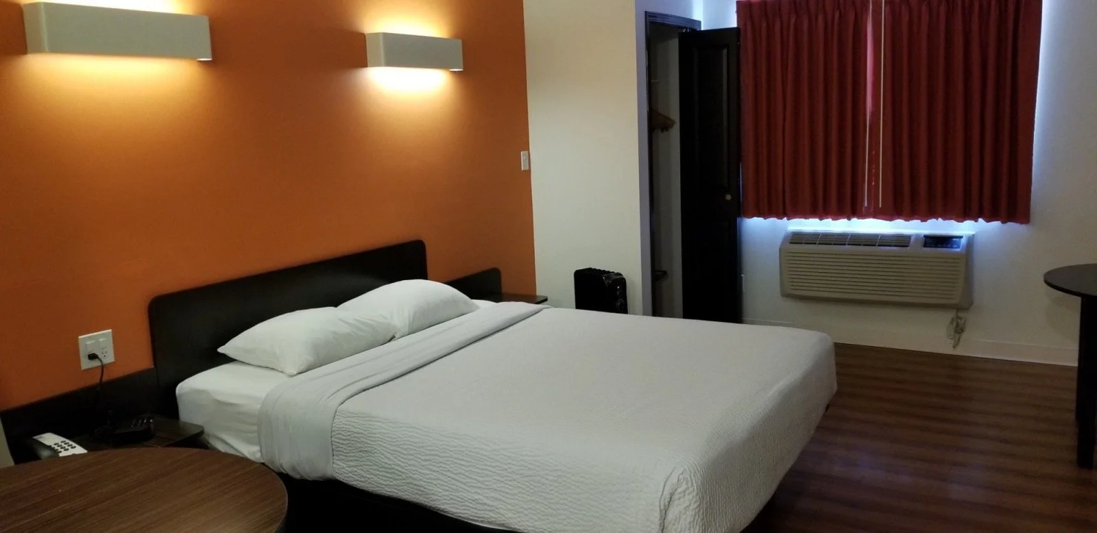 Single Queen Kitchenette Suite-2.jpeg