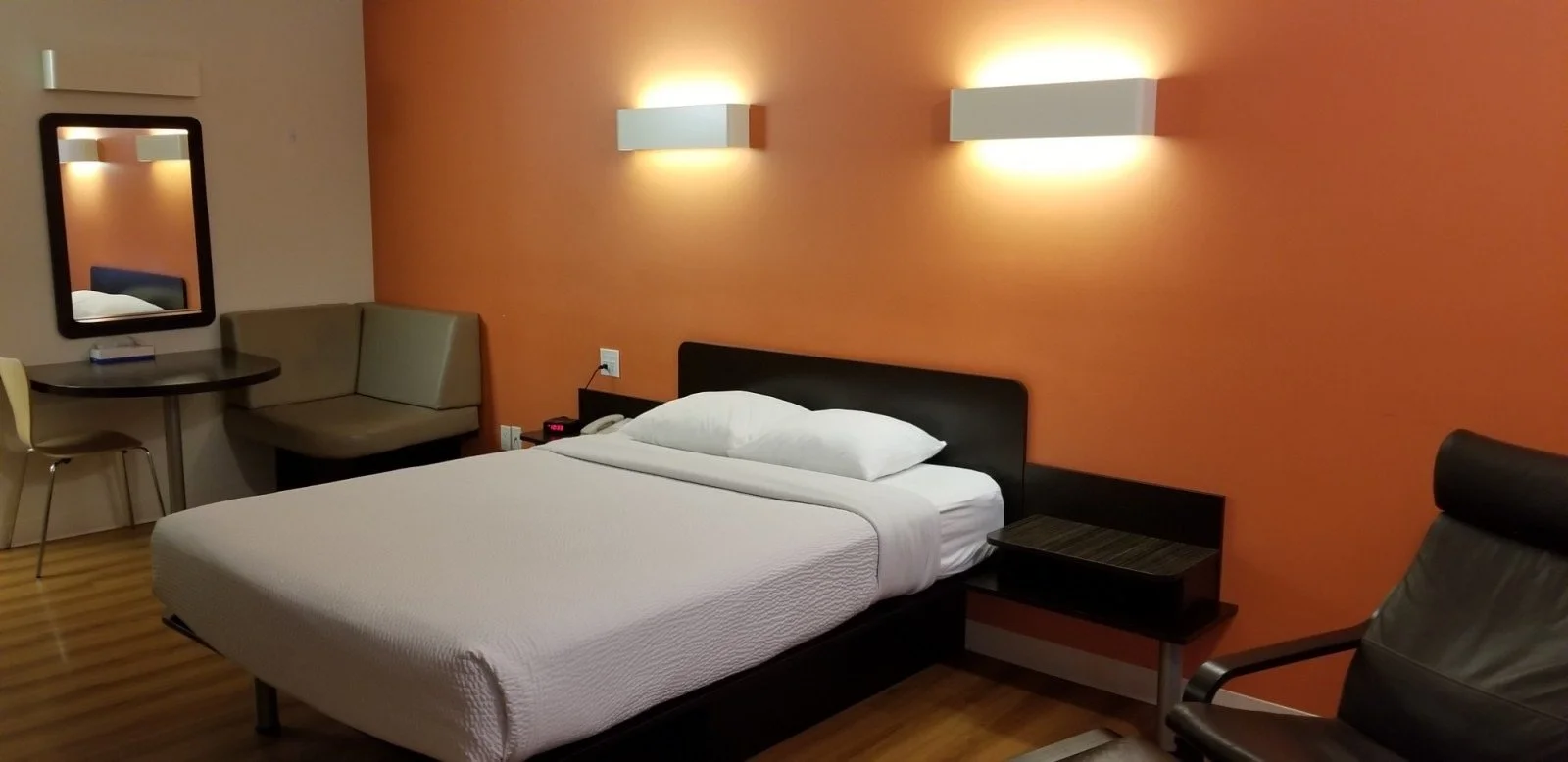 Single Queen Kitchenette Suite-1.jpeg