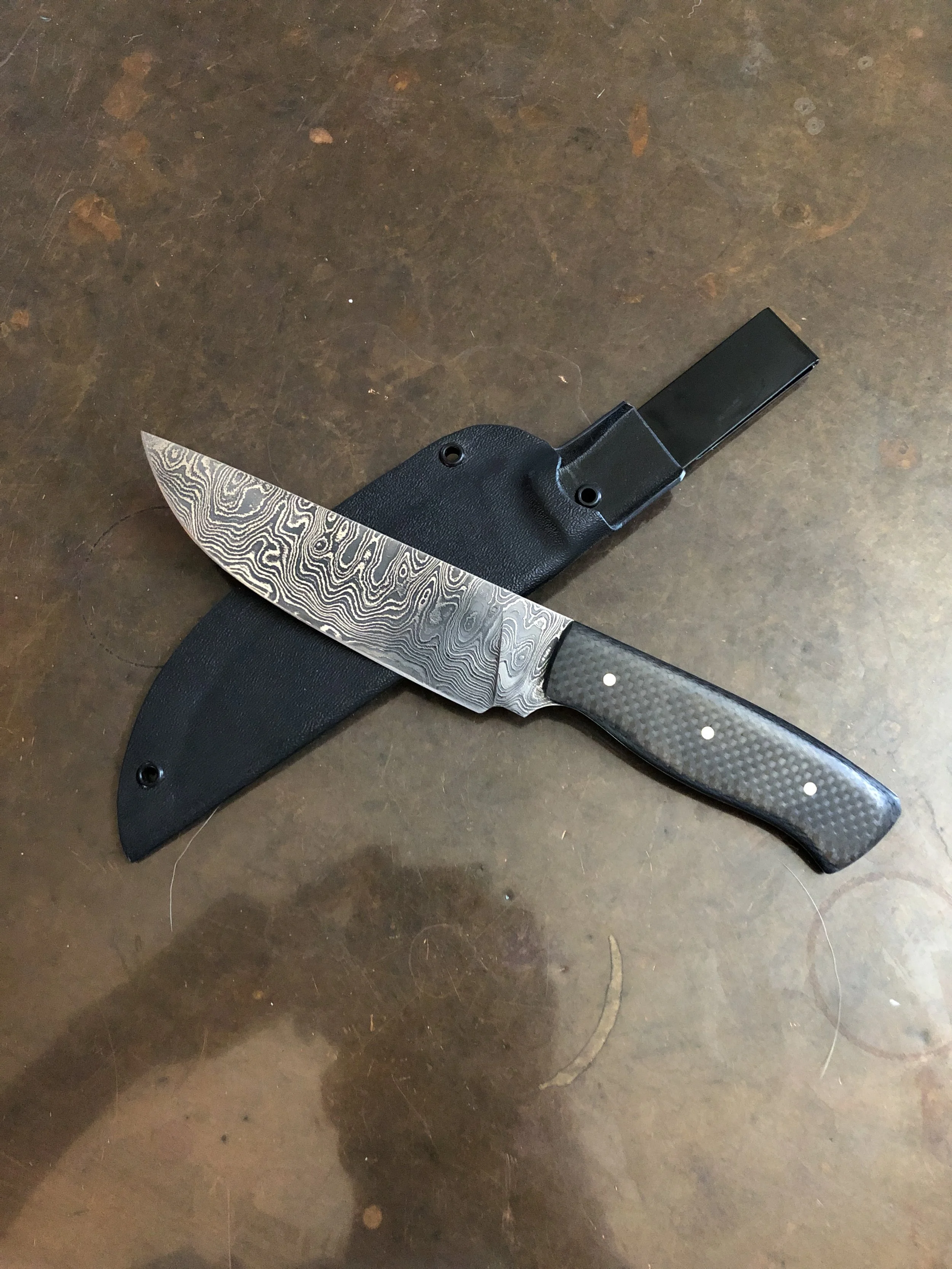 Light Weight Damascus Camp Knife: Brass pins, Tapered Tang, and Carbon Fiber Scales