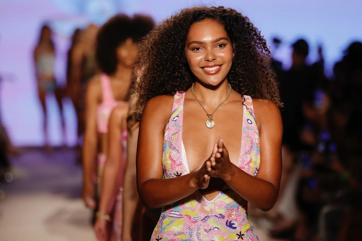 @amber.cristinaa closing out the last show of PARAISO Miami Swim Week in a gorgeous hand beaded deep v-neck one piece by @oceanus