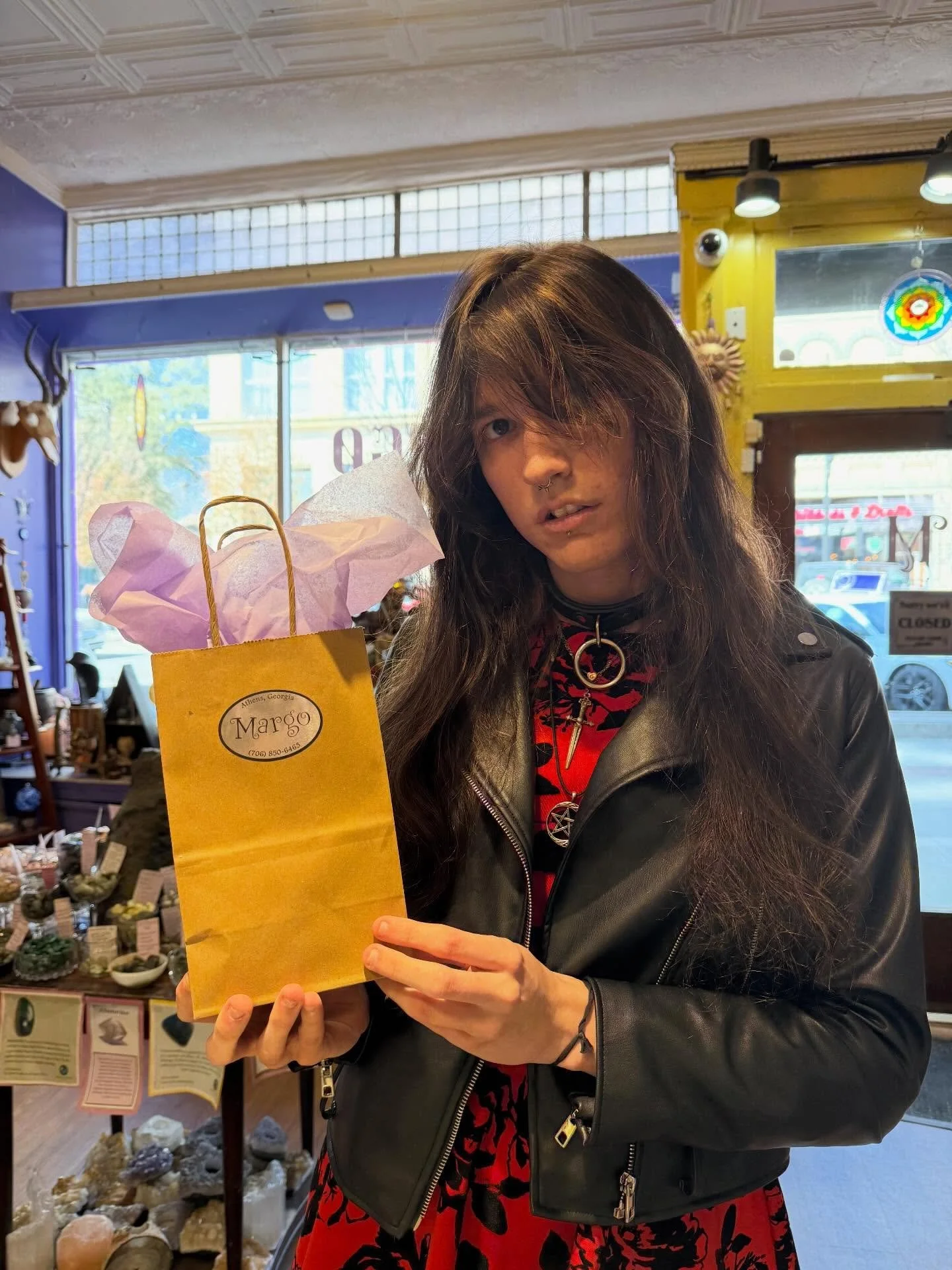 Love is in the airrrr!!! So many of you are looking absolutely beautiful and date ready! ❤️🌹 
Happy Valentine's Day everyone, and thanks for stopping by!! 💜✨

#valentinesday #smallbusiness #metaphysicalshop