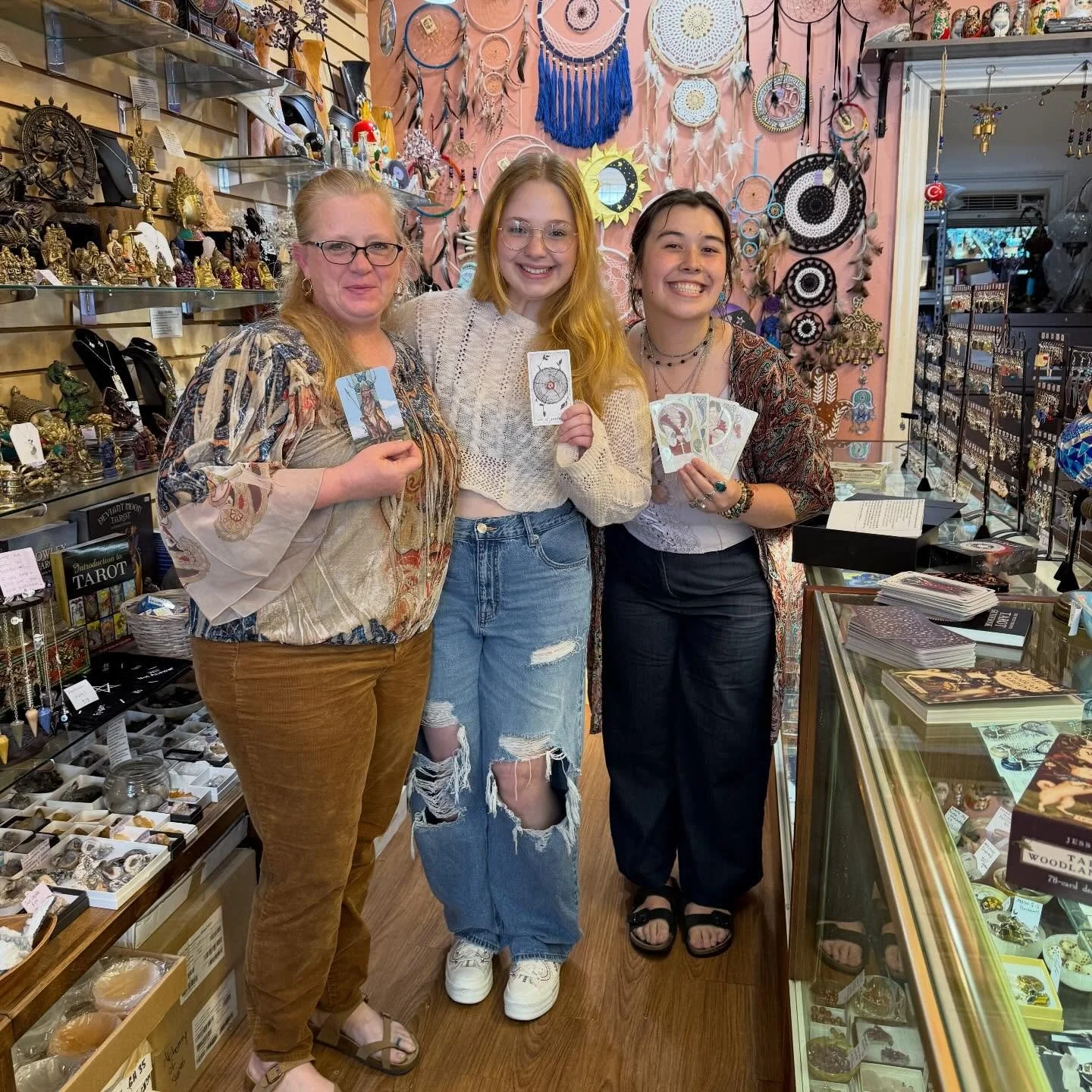 These wonderful ladies braved the rain today and we had an awesome time learning how to read tarot!! ✨

We have had so much fun hosting these classes over the last few months and have gotten such positive reactions from you all, we will absolutely co