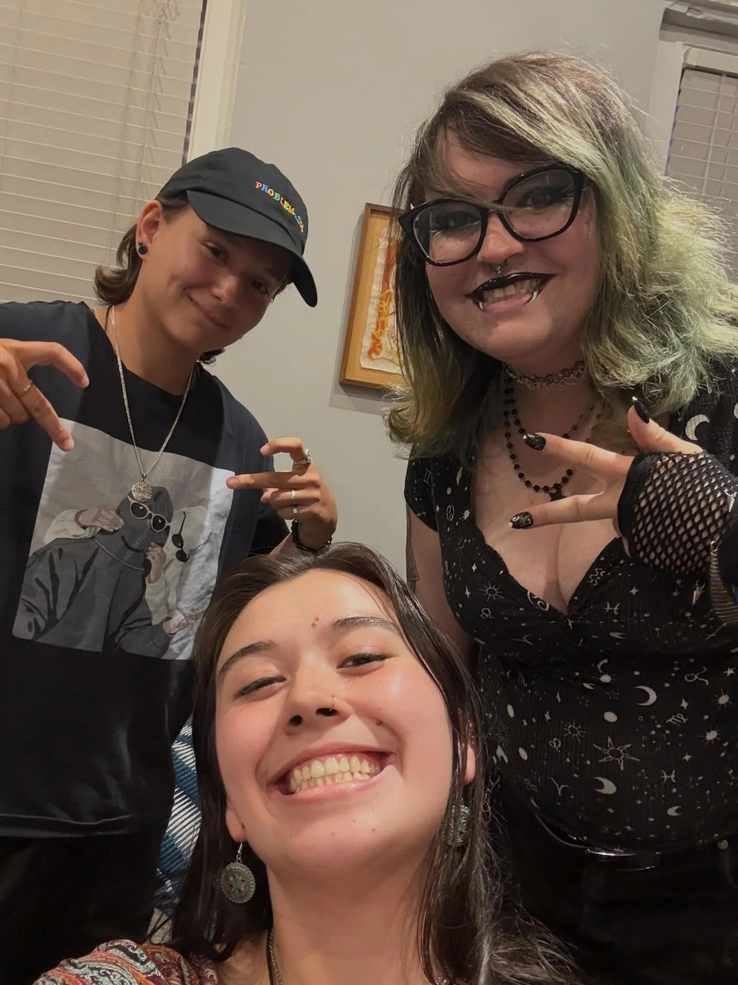 We FINALLY got some photos of our tarot classes! Tuesday nights class was small but mighty, and we got to explore different spreads, answering yes or no questions, how to notice different patterns, and of course plenty of practice readings!!! ✨🔮 

T