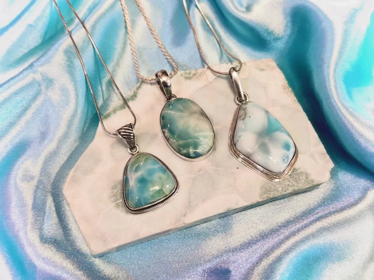 June's stone of the month: Larimar! ✨🌊 
Resembling the beautiful blue ocean waves, Larimar is a gorgeous stone that brings emotional balance, tranquility, and clear communication and understanding. It's also a great protector for sensitive/empathic 