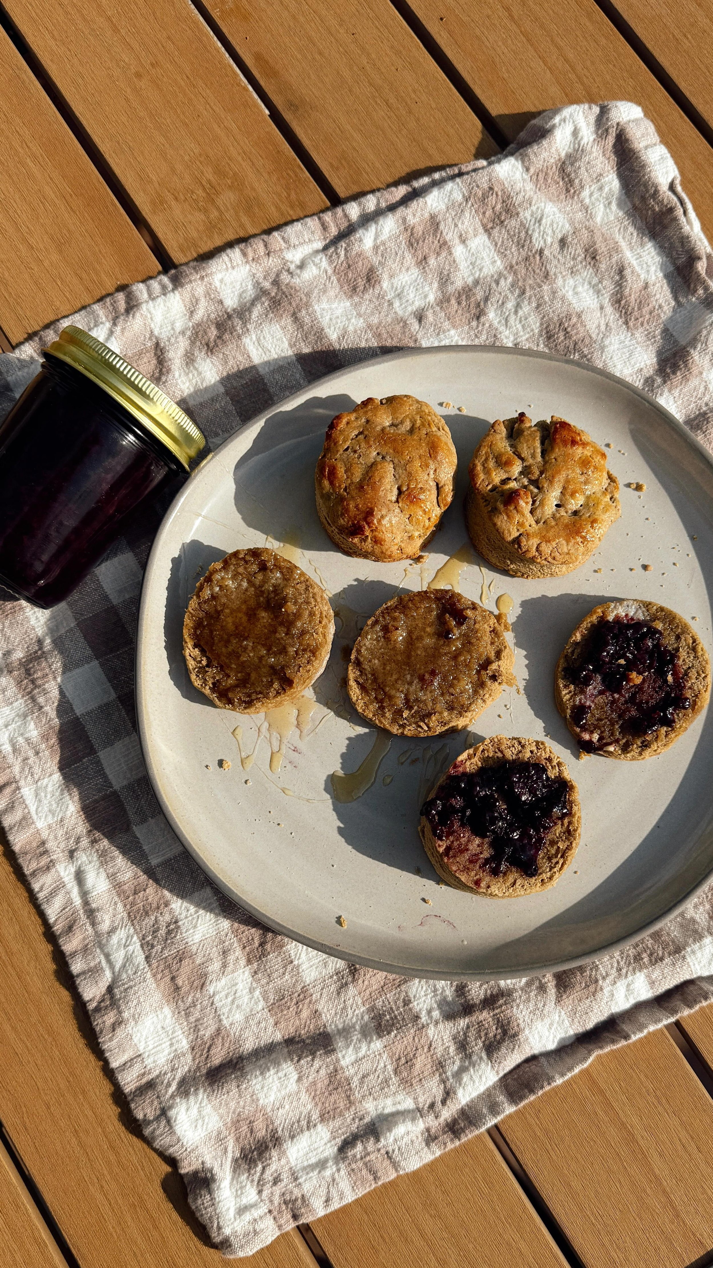 Okay so I’m not much of a baker (yet) but I am bound and determined to get better at it! I used an adapted Martha Stewart recipe to make buttermilk biscuits using @aedairy Cultured Buttermilk, and I have to say they were pretty decent for my fi