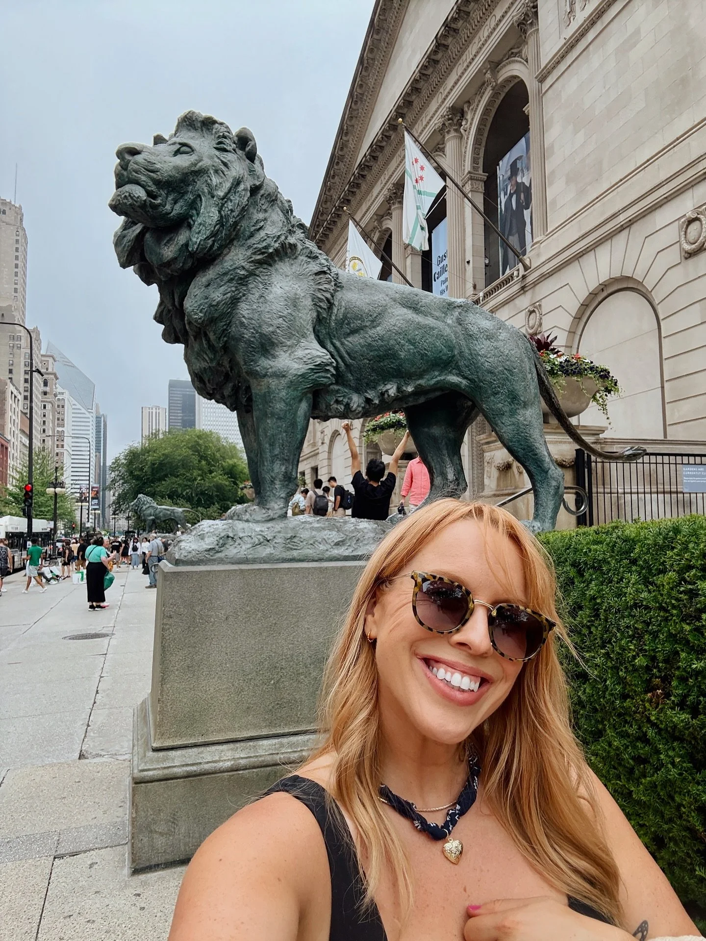 The art and the architecture were somethin, but I’ll return to @choosechicago for the food 🥟 🍕 🍜 🥐 🍨