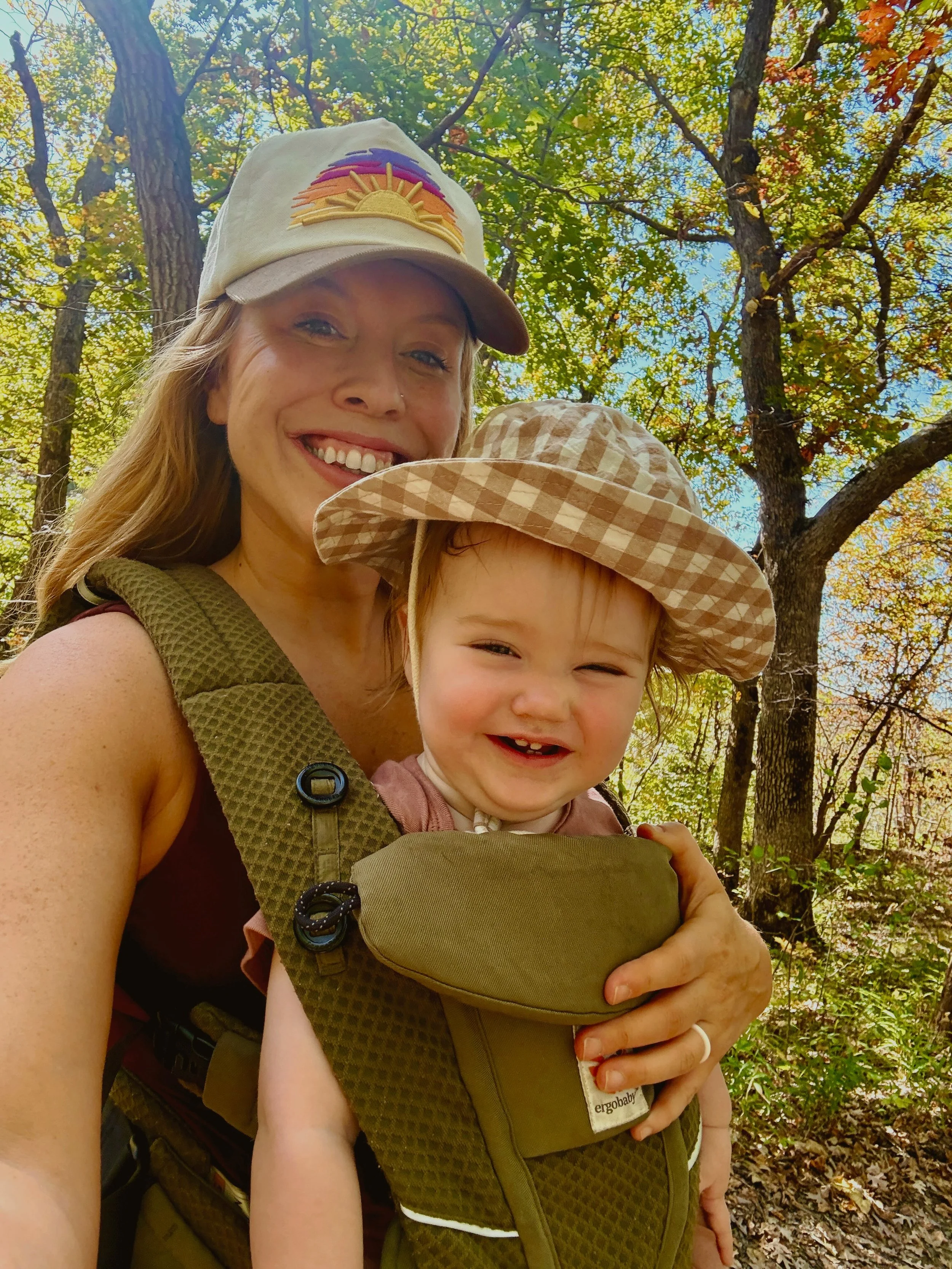 Early fall trip to see some foliage in Iowa and hike the beautiful Ledges State Park. Were our best selves outdoors together 🍁