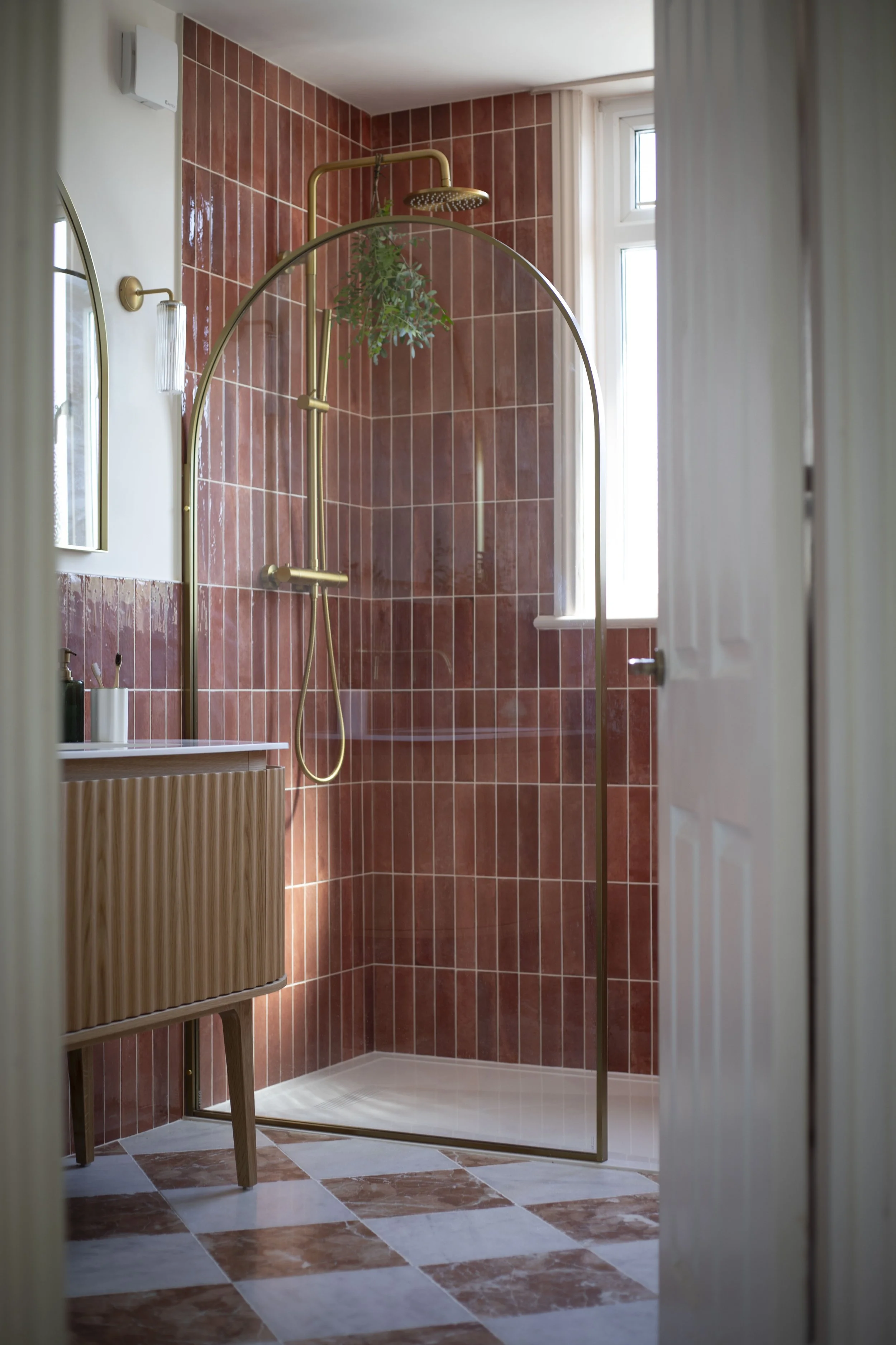 BeckyBathroom5.JPG