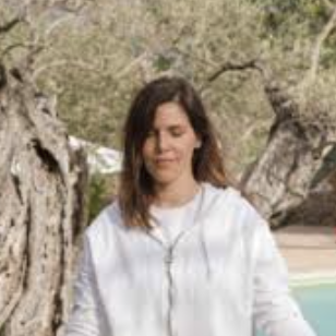 Alisa Dorakovic – mărturie despre constelațiile familiale cu Cristina Betterelli, creatoarea metodei Constelația Sinelui™, și procesul de transformare personală
