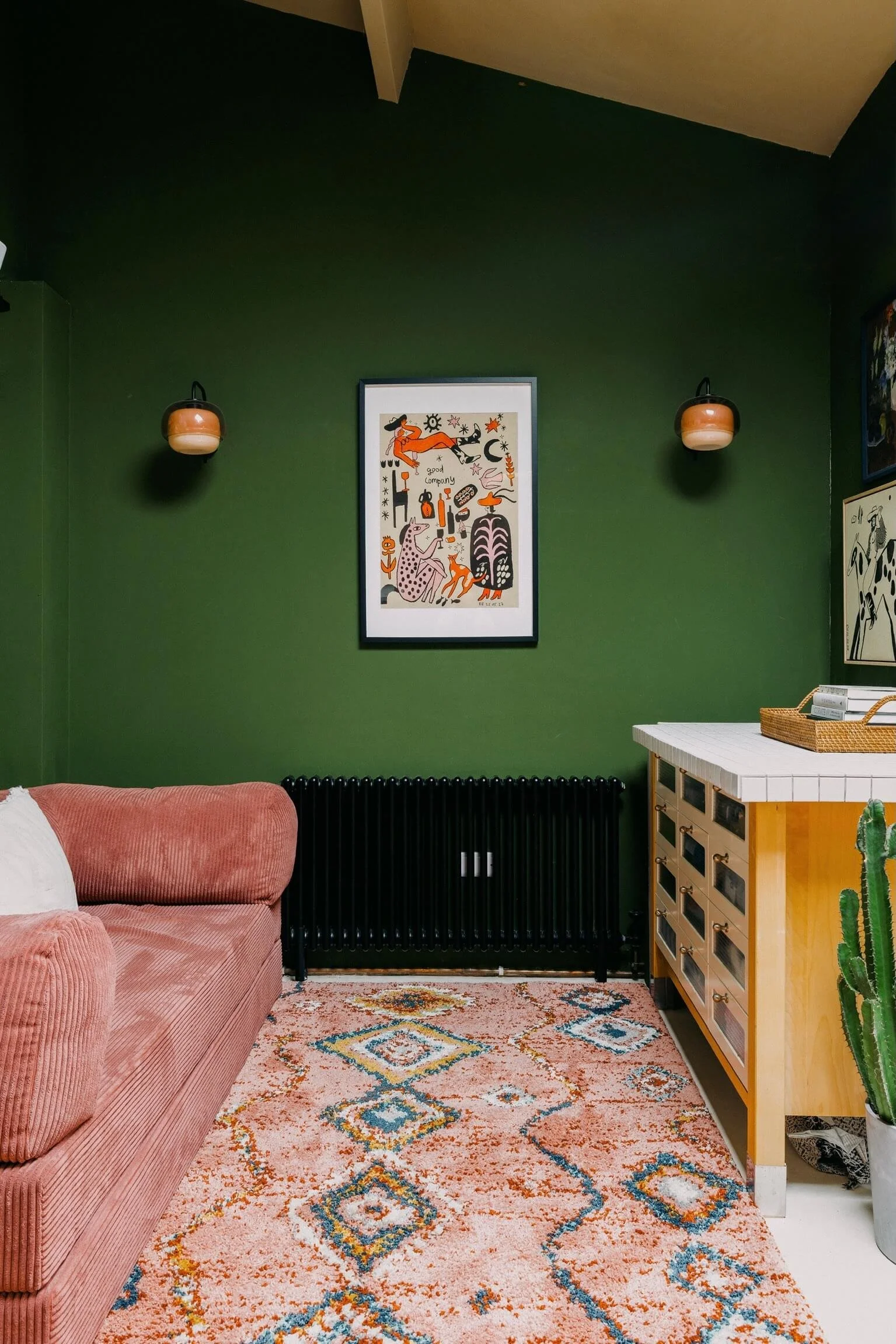 maquette-studio-lounge-pink-corduroy-sofa-cactus.jpeg