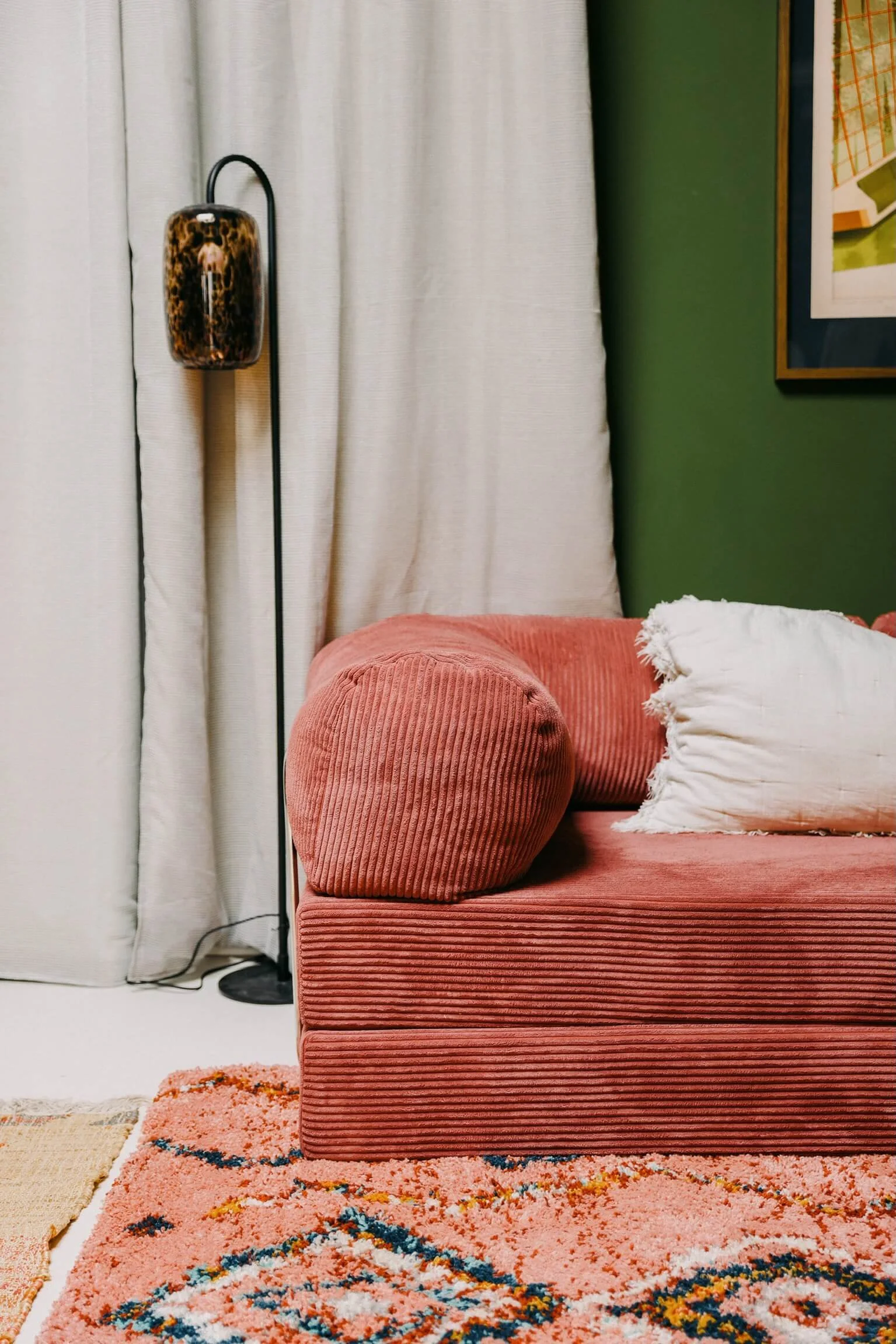maquette-studio-pink-sofa-cushions-floor-lamp-linen-curtain.jpeg