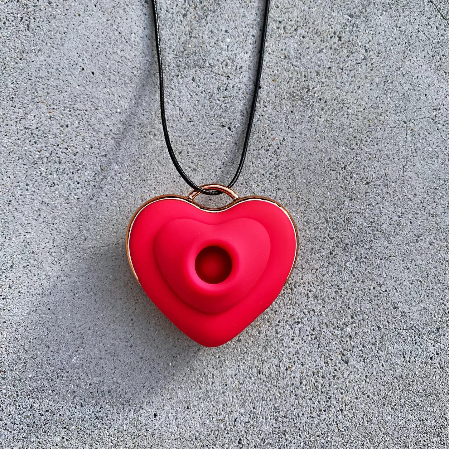 Vibrating Heart Necklace 4.png