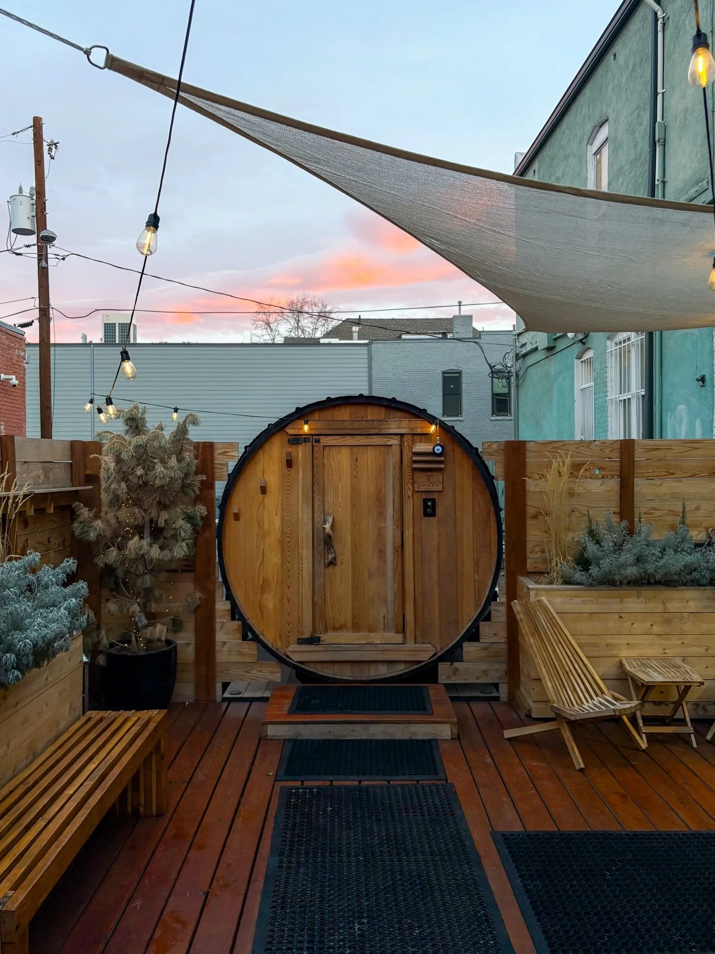 The early morning vibes are pretty divine here at Garden Sauna&hellip; come see for yourself! ✨ Start your day with presence and intention, and invigorate your vessel with contrast therapy! 🔥❄️🙂&zwj;↕️

&bull; 5- 15 minutes in sauna
&bull; 1-5 minu