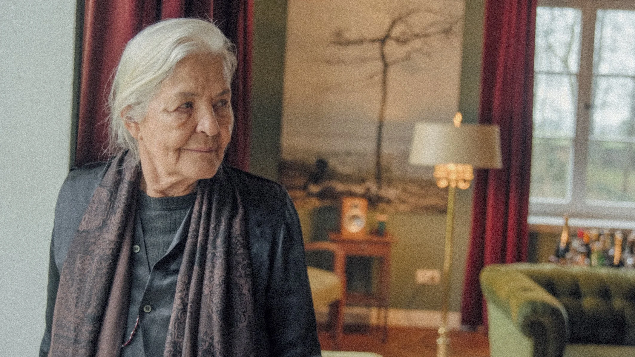 Hildegard Schmahl als Ines in "Donkey Days" von Rosanne Pel