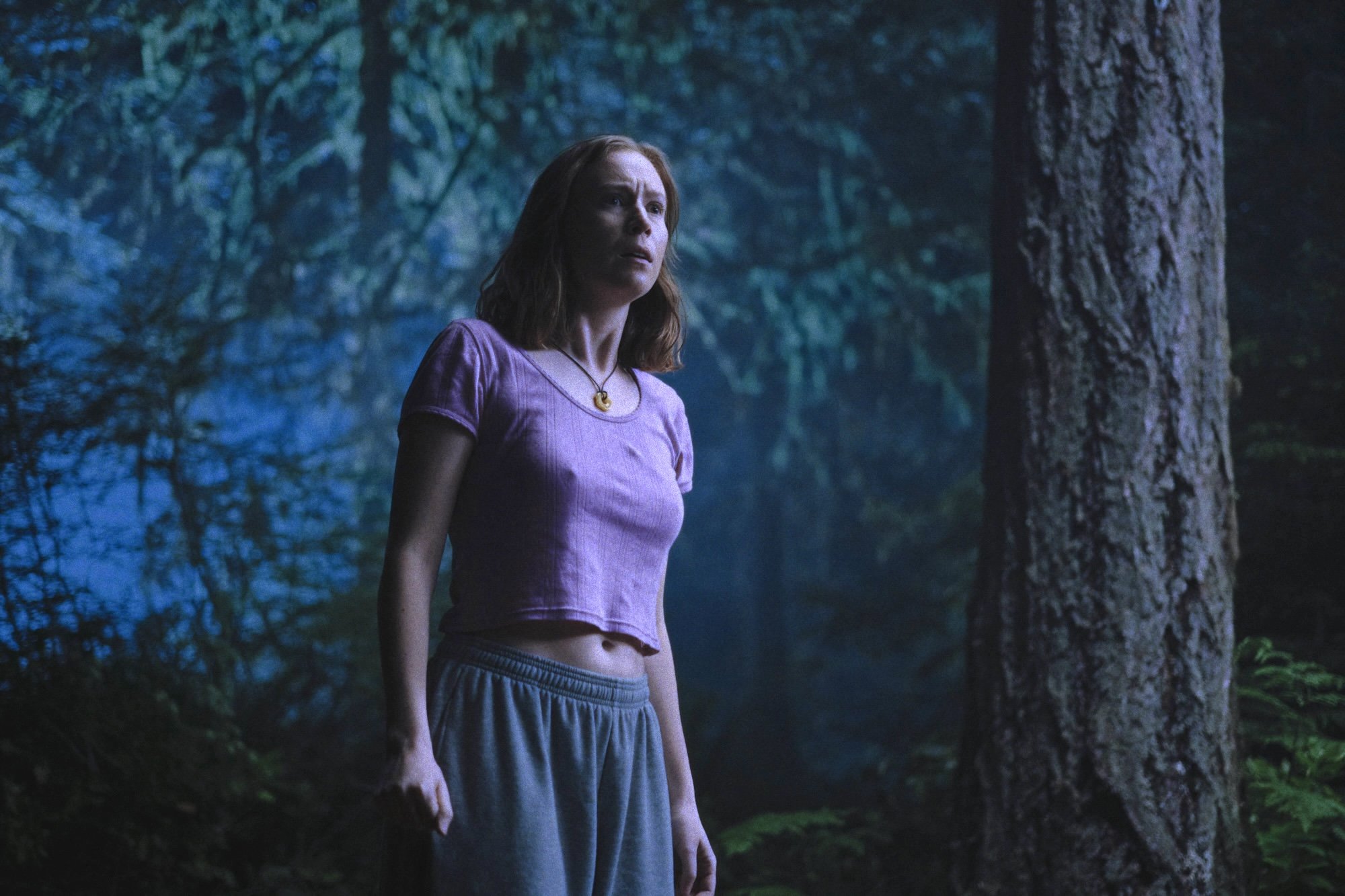 Hannah Einbinder als Kris in "Teenage Sex and Death at Camp Miasma" von Jane Schoenbrun