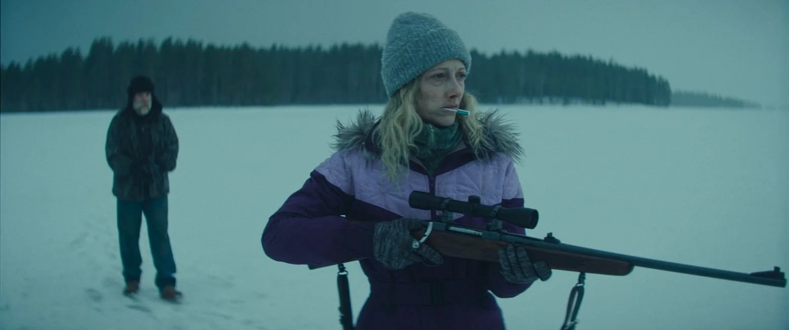 Judy Greer und Marc Menchaca als Präple Lady und Camo Jacket in "Dead of Winter" Brian Kirk