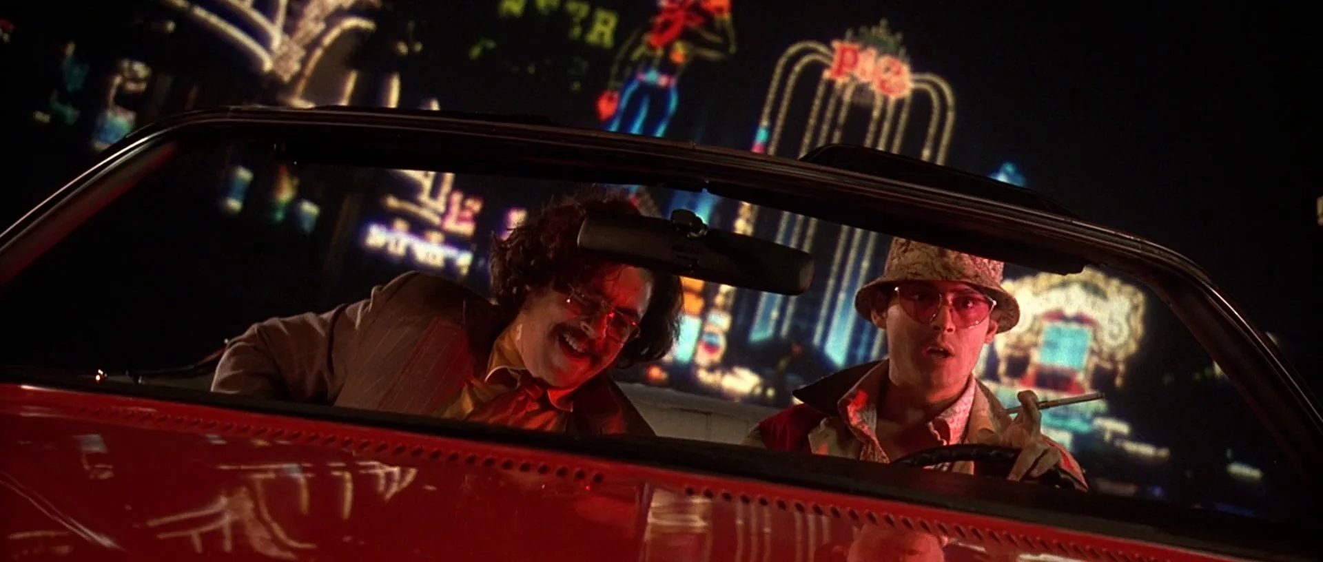 Johnny Depp und Benicio Del Toro als Raoul Duke und Dr. Gonzo in "Fear and Loathing in Las Vegas" von Terry Gilliam