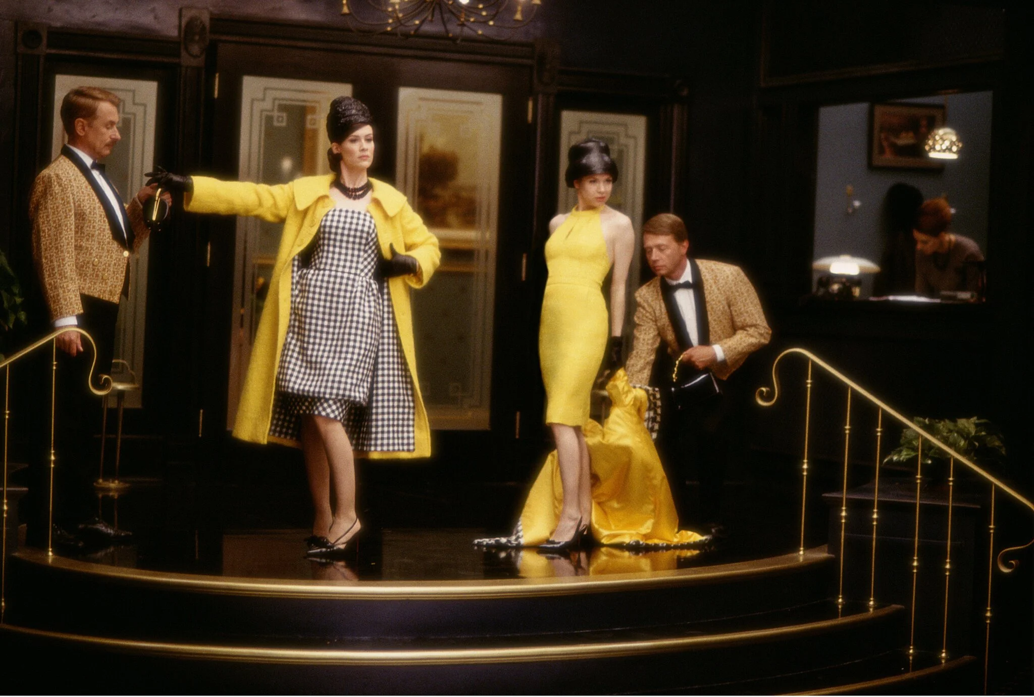Renée Zellweger und Sarah Paulson als Barbara Novak und Vikki Hiller in "Down With Love" von Peyton Reed