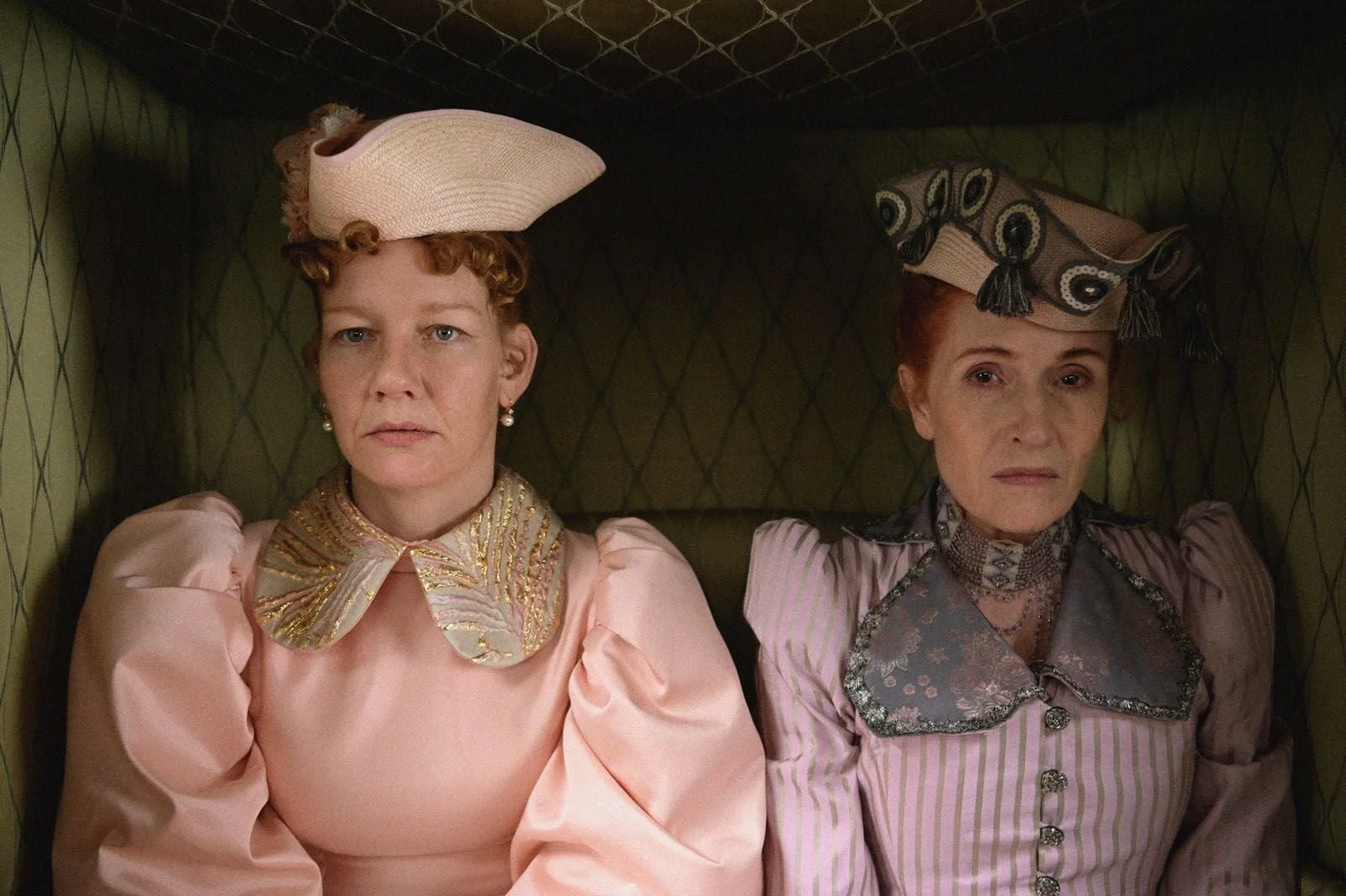 Sandra Hüller und Sibylle Canonica als Irma Sztáray und Maria Sztáray in "Sisi & Ich" von Frauke Finsterwalder