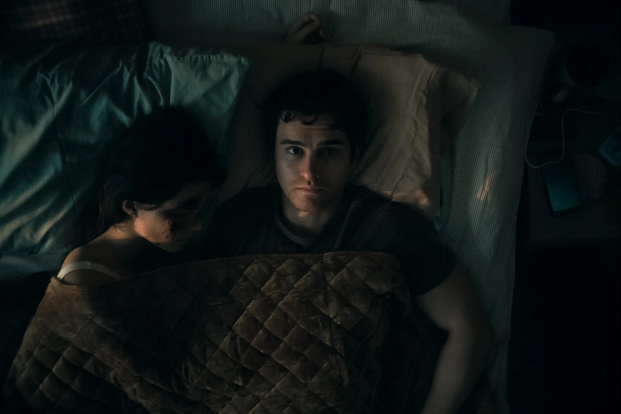 Inde Navarrette als Nikki und Michael Johnston als Bear in OBSESSION von Curry Barker