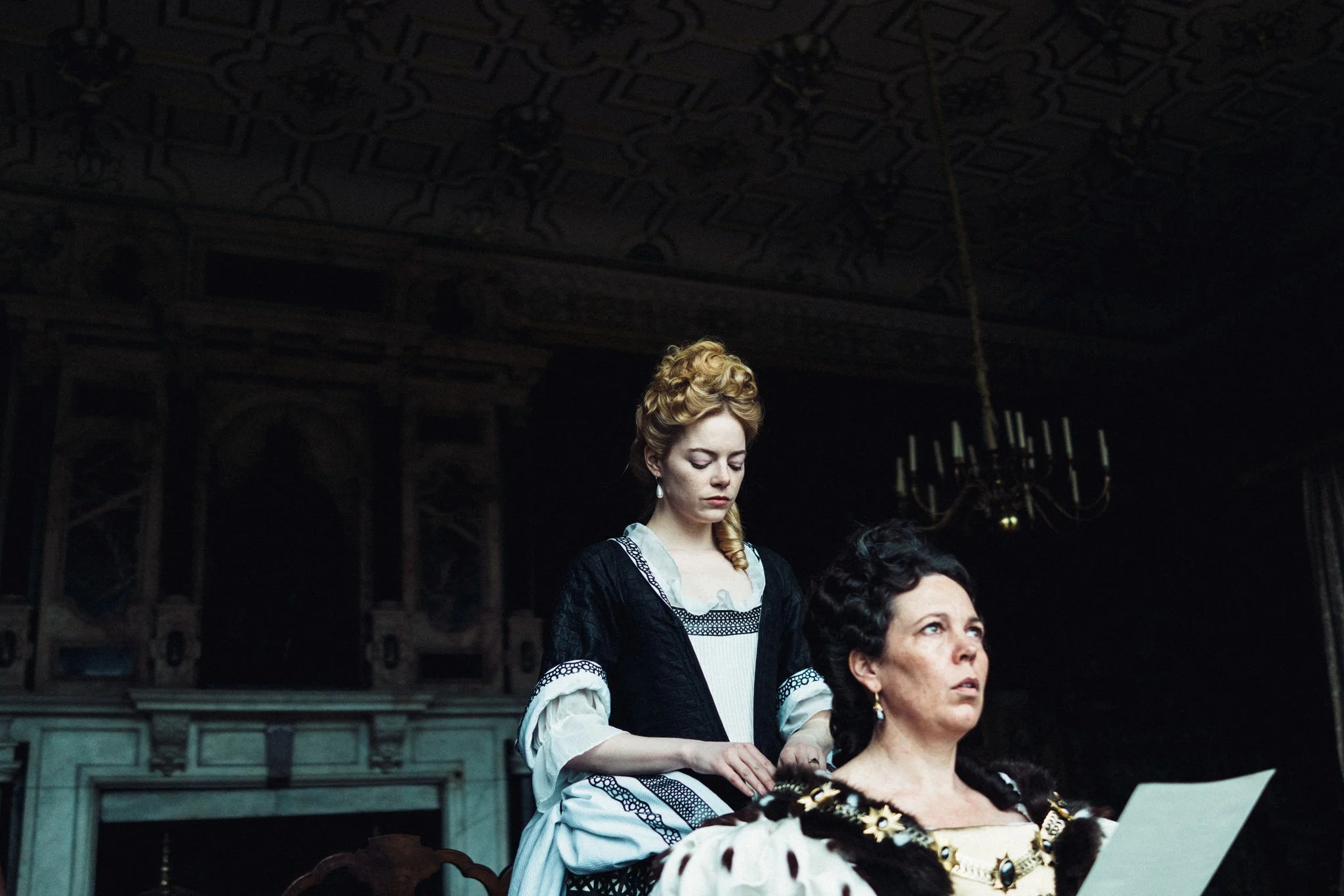 Emma Stone und Olivia Colman als Abigail Hill und Queen Anne in "The Favourite" von Yorgos Lanthimos