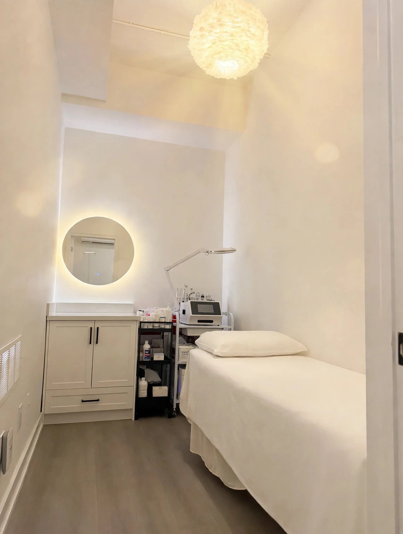 Treatmentroom at G.E.M Laser Clinic in Markham