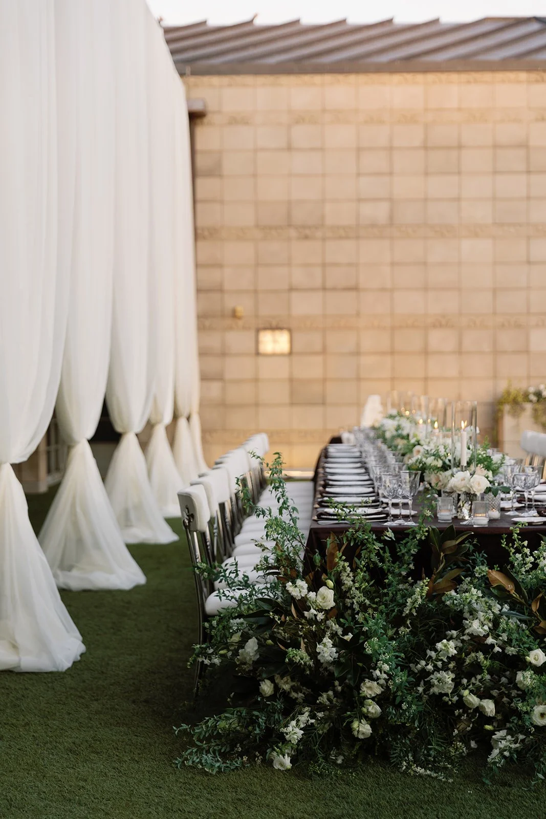 A luxury table set-up at a resort in Scottsdale, Arizona, hosted by Made Event Co.
