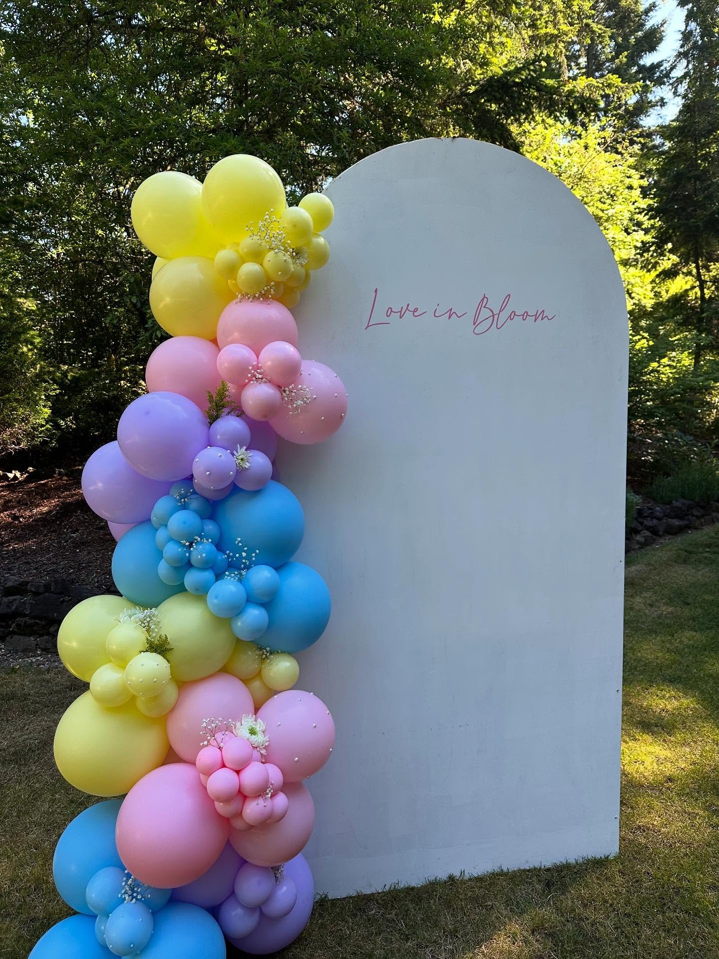 Love in Bloom🌸🌷🌻🪻🌼

#TalkPartytoMeBalloons #LoveinBloom #BridalShower #SheFoundherMan #Bride #BalloonArtist #Flowers #BalloonDecor #SmallBusinessOwner #Balloons