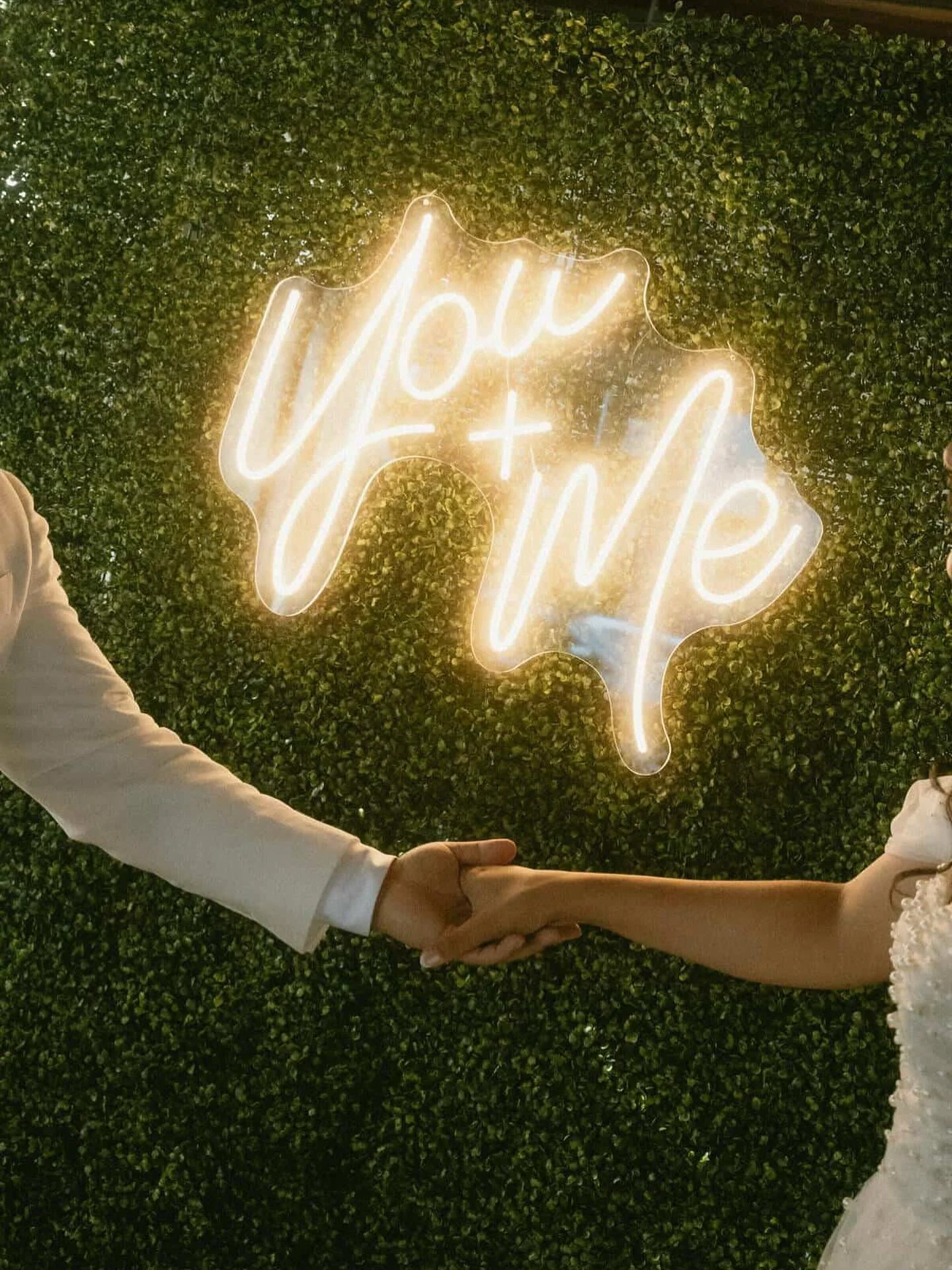 Wedding season in WA is almost over! Here is a little throwback to such a beautiful wedding for the absolute sweetest couple. Thanks for letting me be a part of your amazing day🤍💍

📸 @jeannevphoto 

Need a backdrop or neon sign to rent for your ev