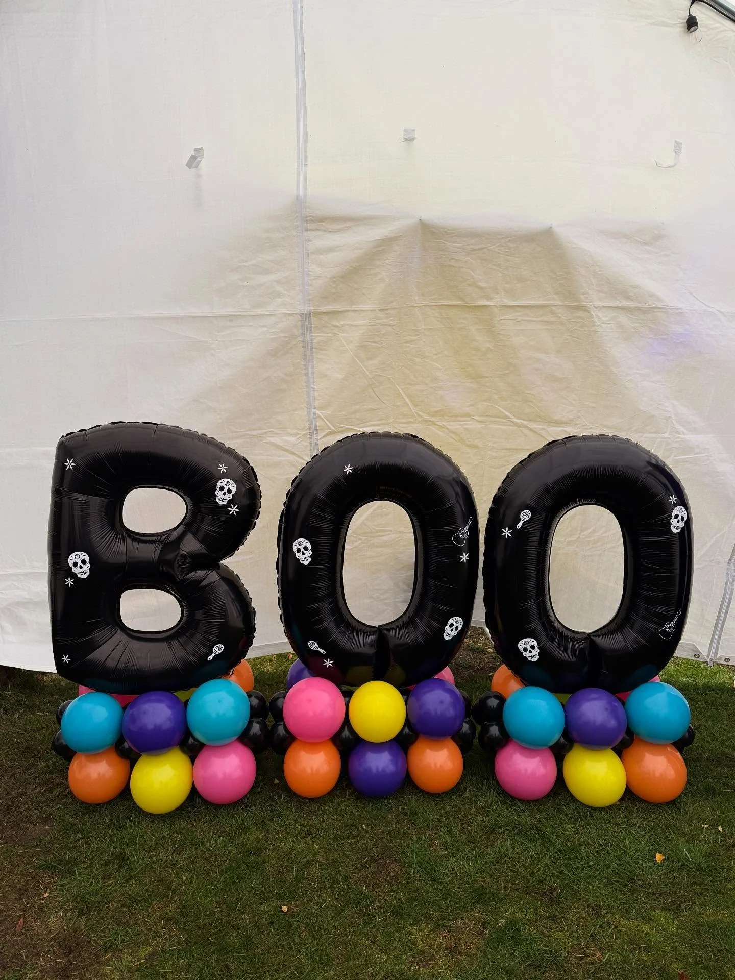 BOO💀🎃👻🕷️🕸️

I hope everyone had the best Halloween &amp; the Day of the Dead! 

Still have lots of availability November and December! Book with me today🎈

#TalkPartytoMeBalloons #Balloons #BalloonArtist #SmallBusinessOwner #DayoftheDead #Hallo