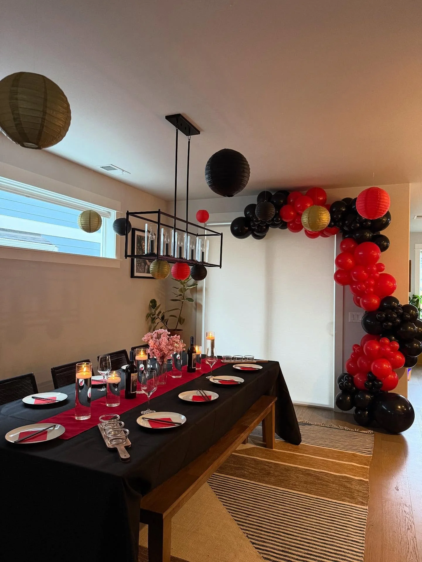 Celebrating my beautiful mom&rsquo;s 70th birthday hibachi-style❤️🥢🖤

Loved making this setup extra special for the woman who deserves it all! Shoutout to my brother for being our amazing chef of the evening🤣 
@michael_parrott 

#TalkPartytoMeBall