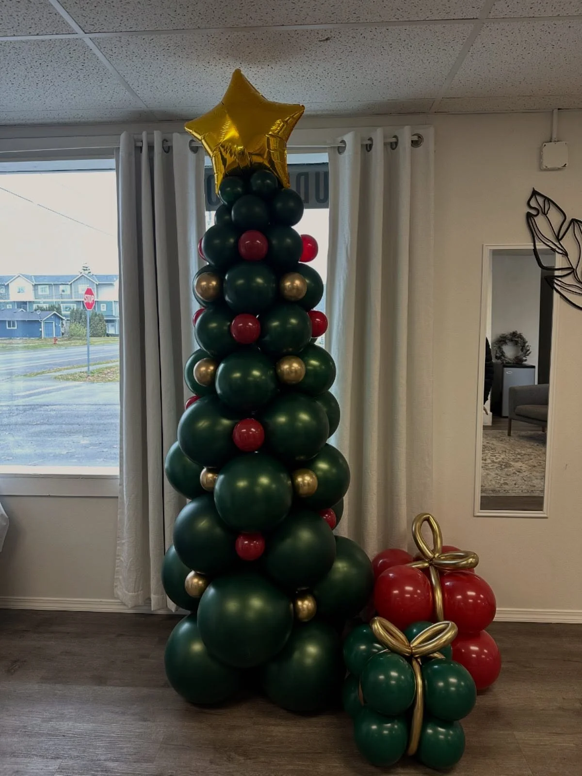 Who&rsquo;s ready to rock around the balloon Christmas tree?! I know I am🎄🎅🏼✨

Place your order now for your holiday party&mdash;trees start at $160, presents are extra. These festive displays can last up to two weeks!

Head to my website to inqui