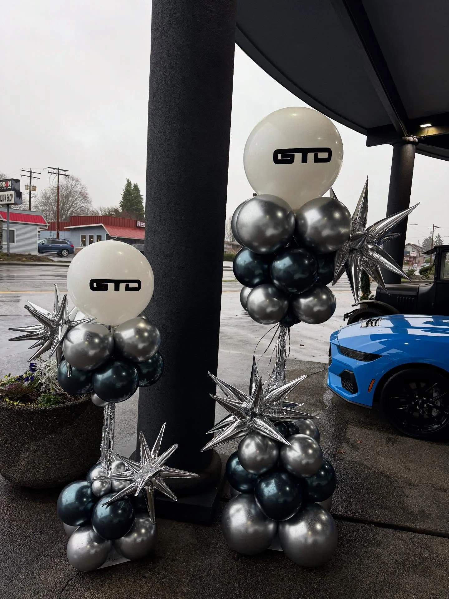 Thank you to Way Scarff Ford in Auburn for trusting me with creating custom crazy towers for their Mustang GTD customer delivery! Such a fun opportunity! @wayscarffford 

#TalkPartytoMeBalloons #GTD #Balloons #BalloonArtist #SmallBusinessOwner #Ballo