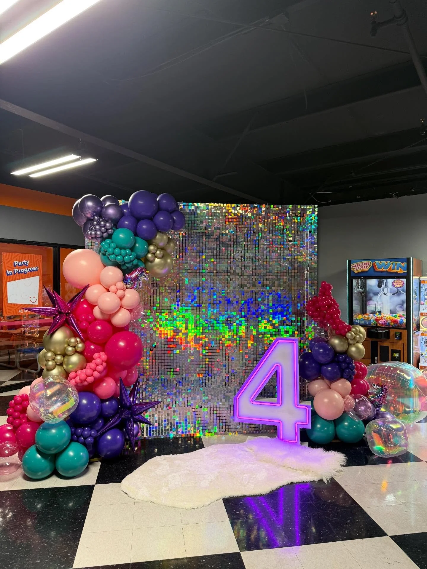 A HUGE shoutout to Mika at @harborballoons for planning this AMAZING unicorn themed 4th birthday party!!! Thanks for letting me come help you out, you are seriously the best and are so much fun to work with🦄🎈