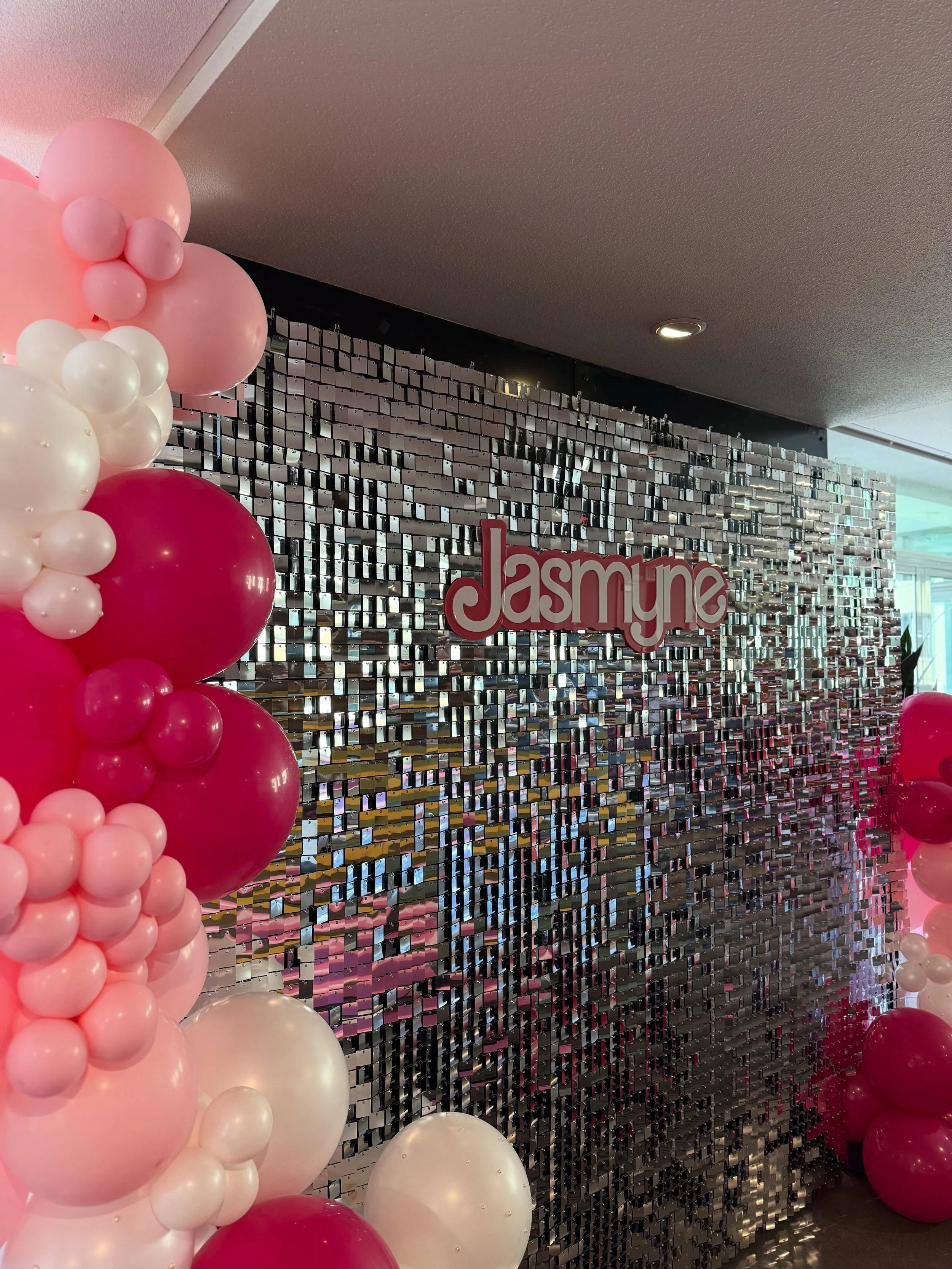 Barbie dreams and bridal themes🎀💕

A shimmer wall, all the pinks, and a room full of Barbies celebrating the bride-to-be! 

Congratulations Bridal Barbie Jasmyne💗 

#TalkPartyToMeBalloons #BridalBarbie #BarbieBridalShower #BalloonArtist #Balloons