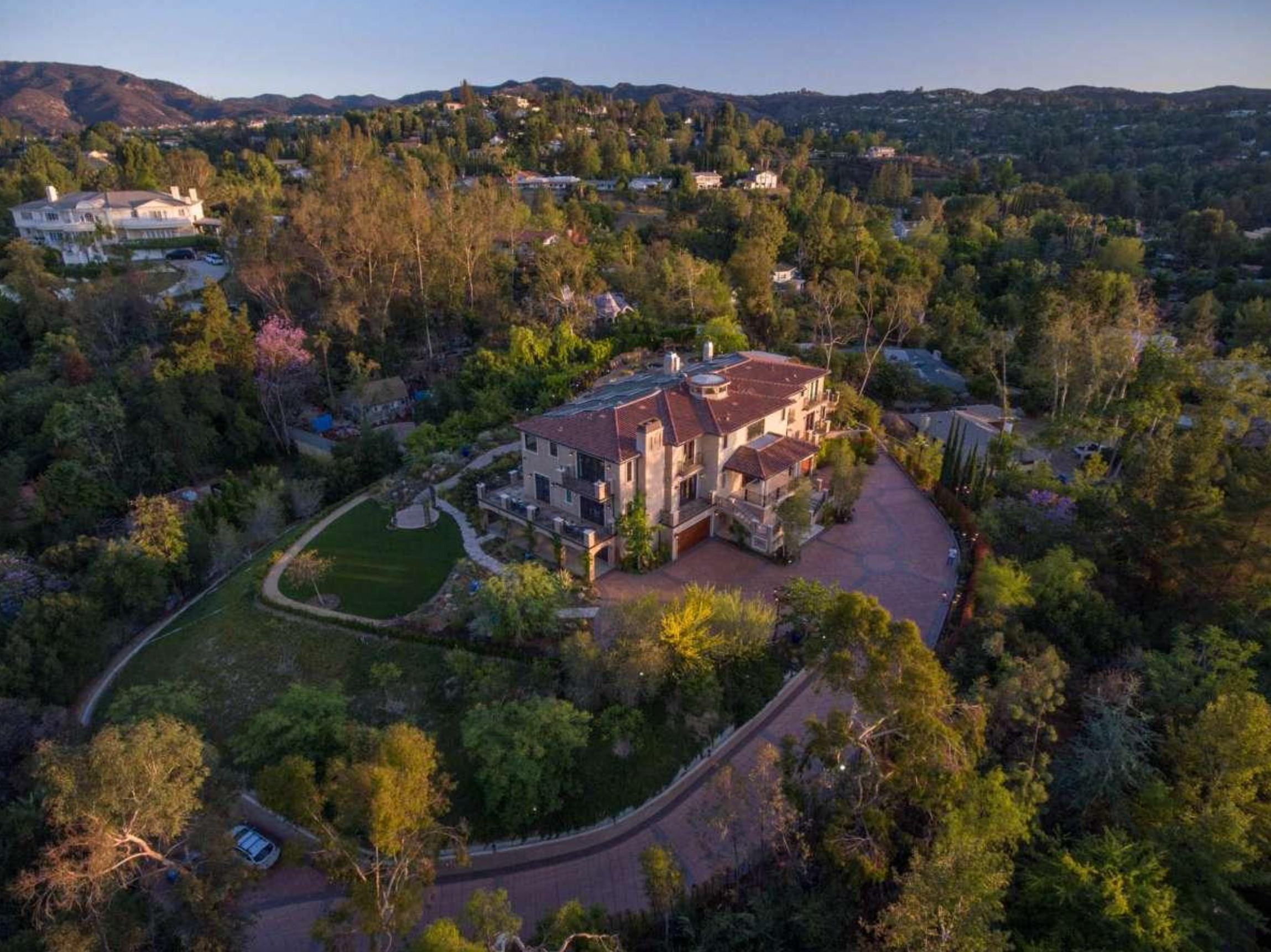 Tarzana Mansion DAYTIME - Copy.png