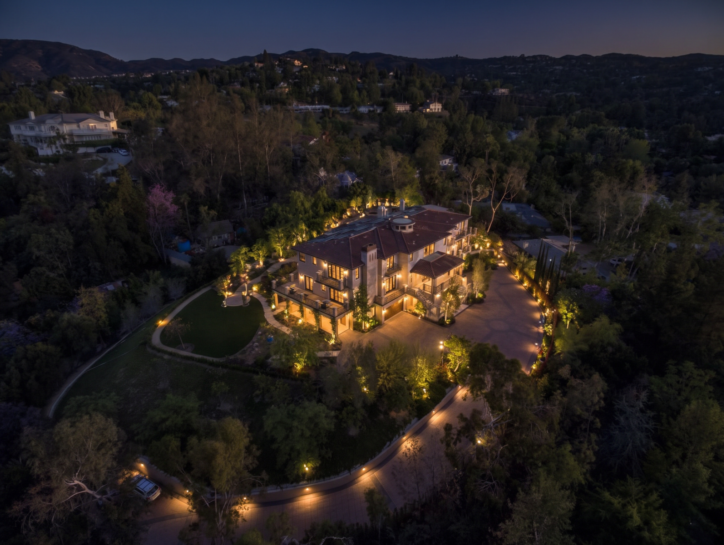 Tarzana Mansion NIGHT - Copy.png