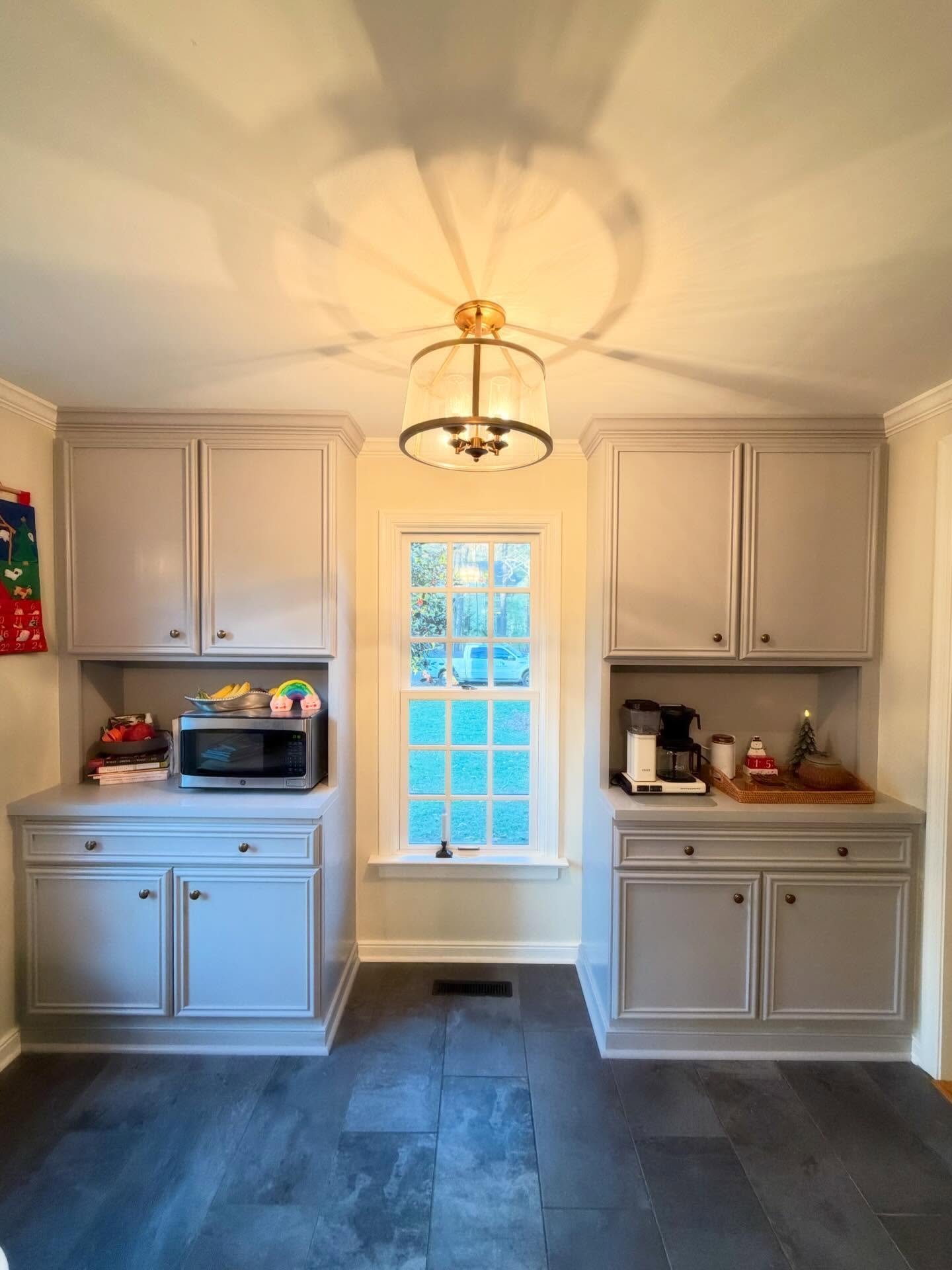 Wednesday Wisdom ☝🏼

A little kitchen remodel guarantees a boost in dopamine. It&rsquo;s science. (Don&rsquo;t look it up) 

*coffee bar not included* 

#KitchenRemodel #CustomKitchen #BeforeandAfter #KitchenTransformation #RVAHomes