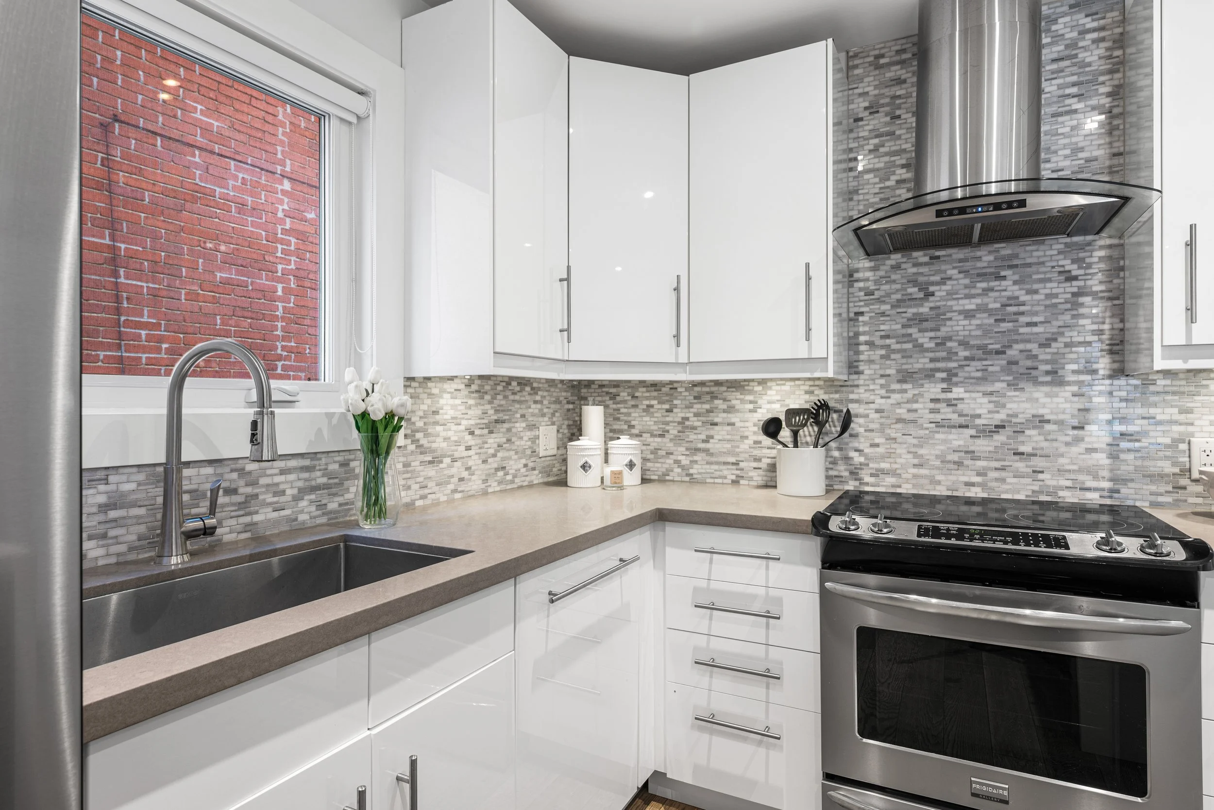 200 Robina Ave-16.jpg