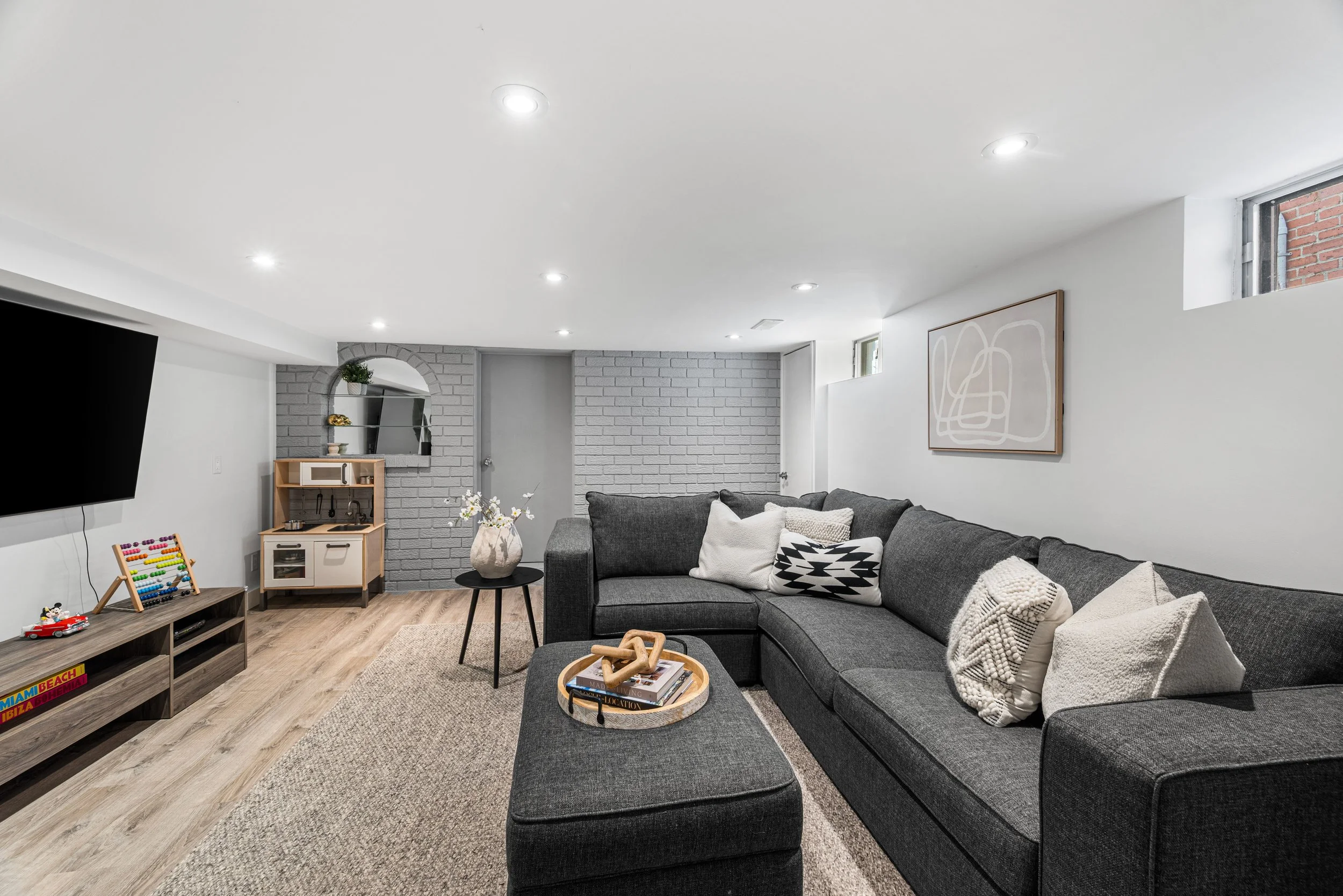 200 Robina Ave-29.jpg