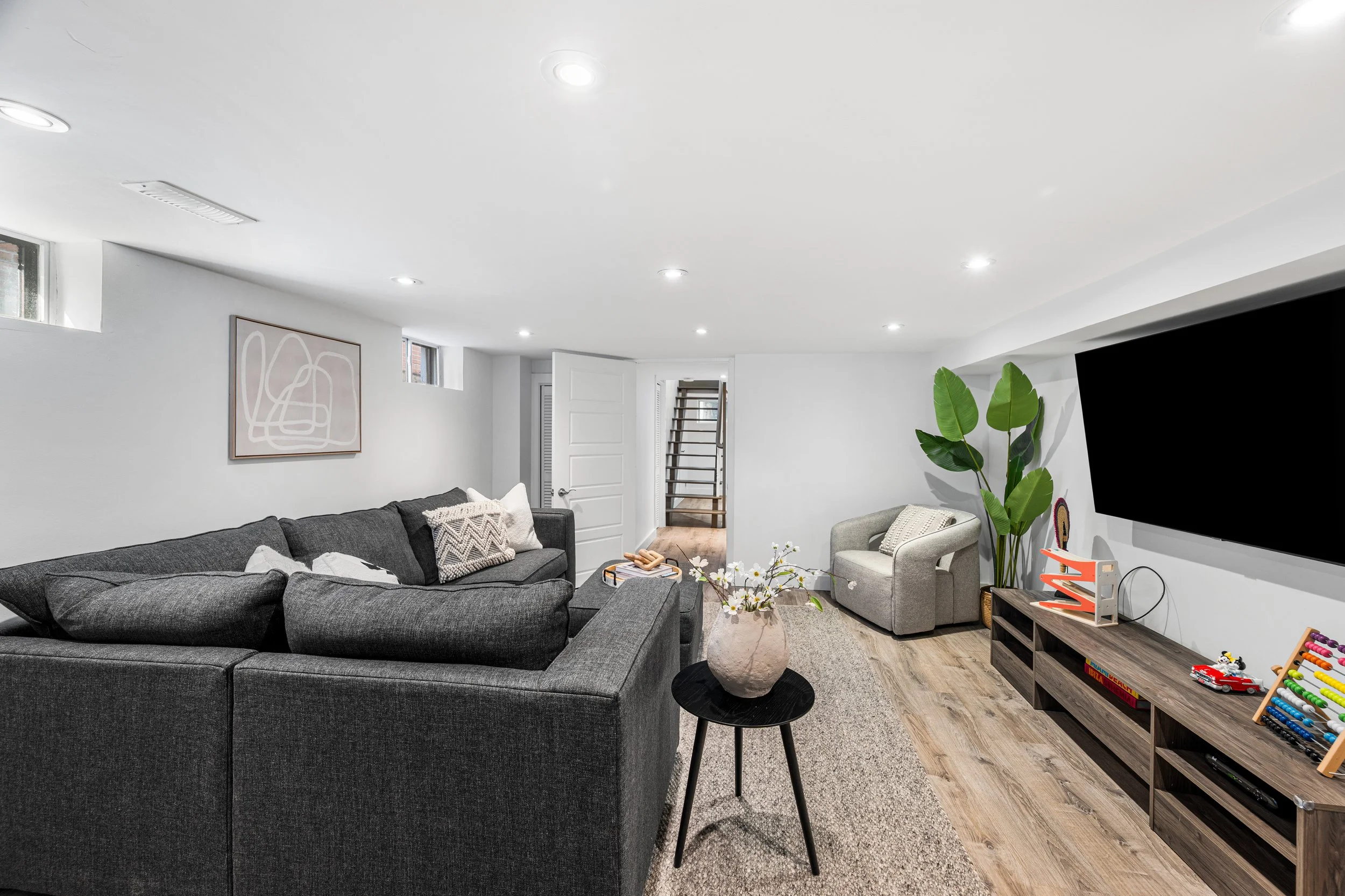 200 Robina Ave-31.jpg