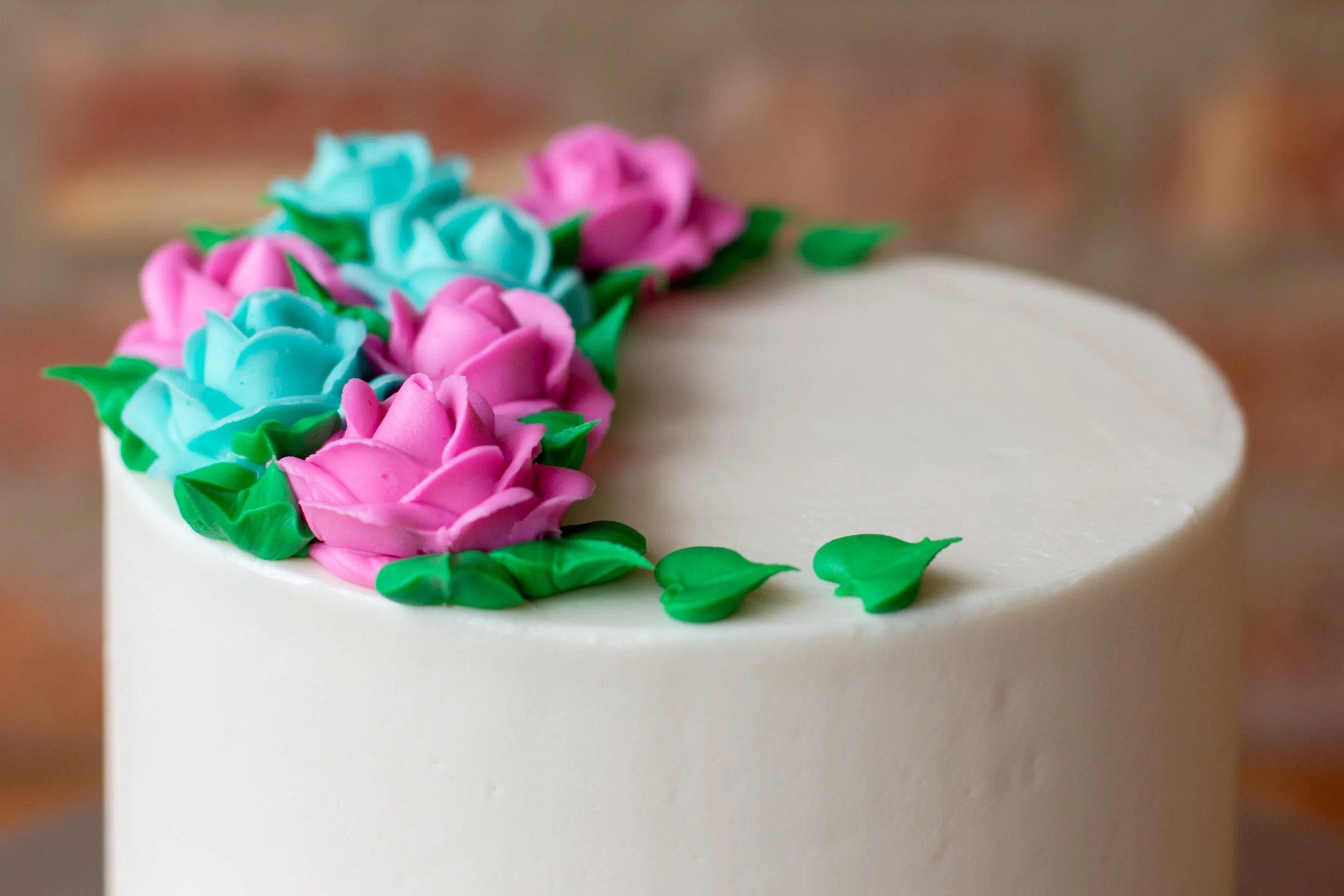 Defloured Bakery-Chicago-Flower Crescent Cake-4.jpg